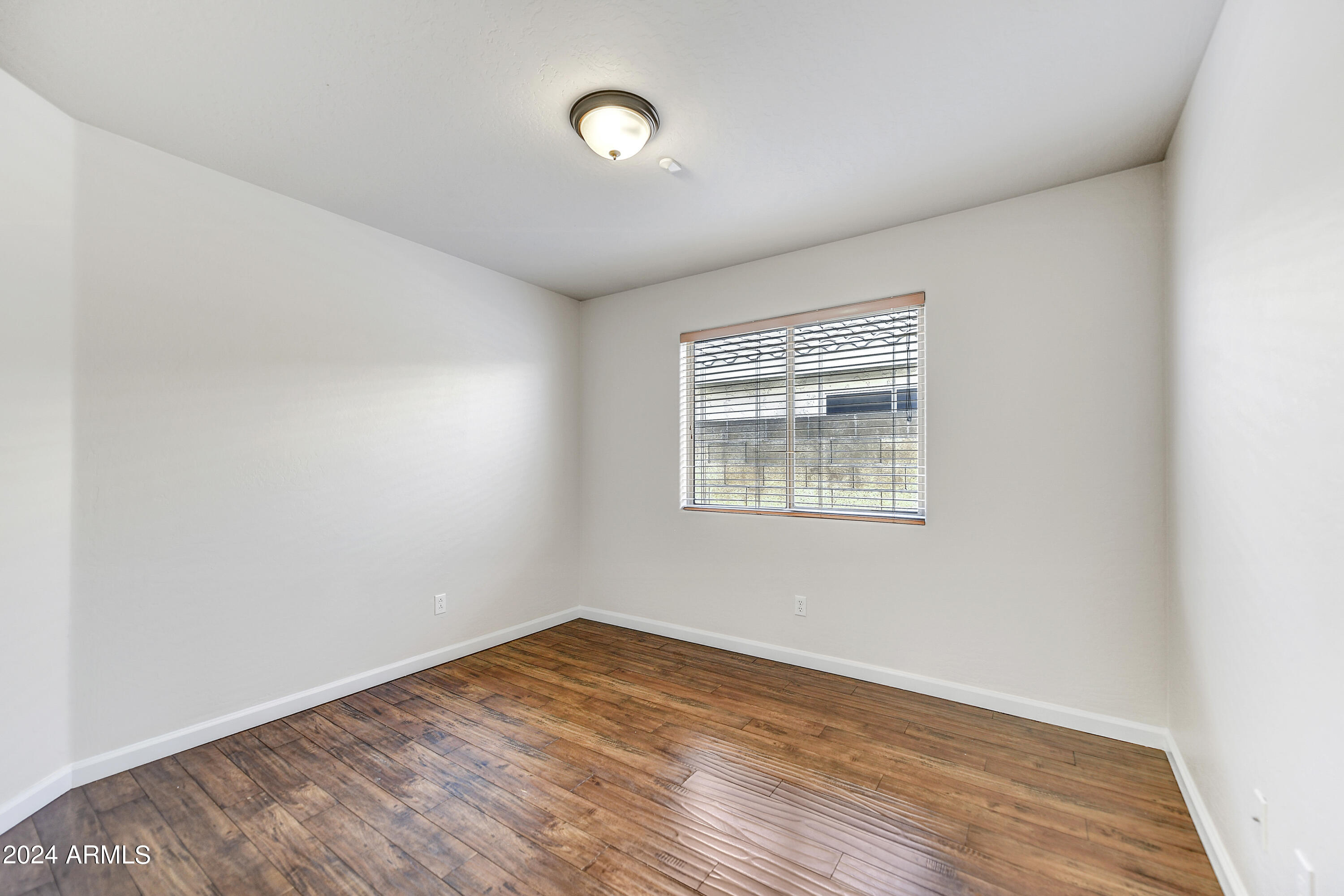 5027 E CHARLESTON Avenue