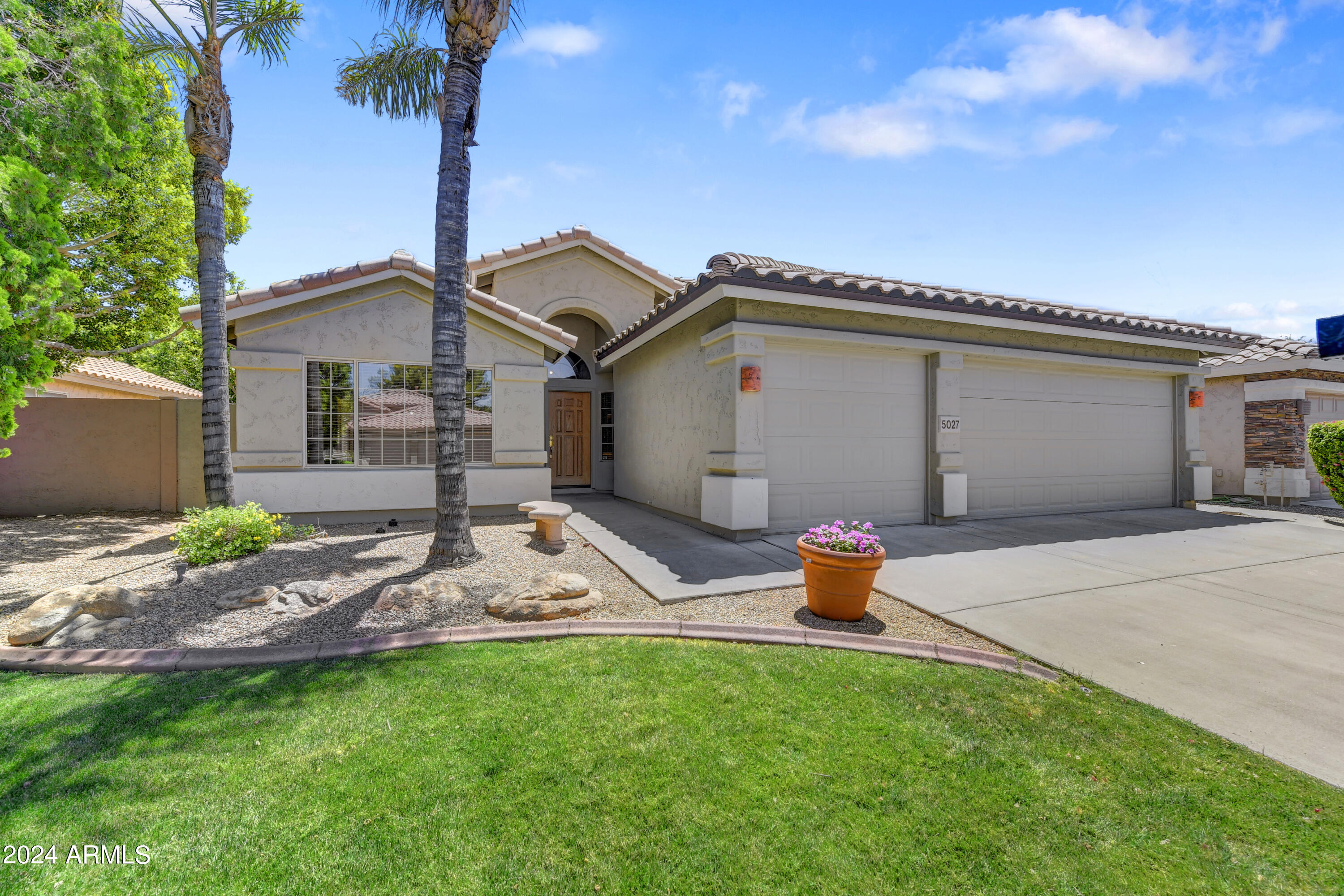 5027 E CHARLESTON Avenue