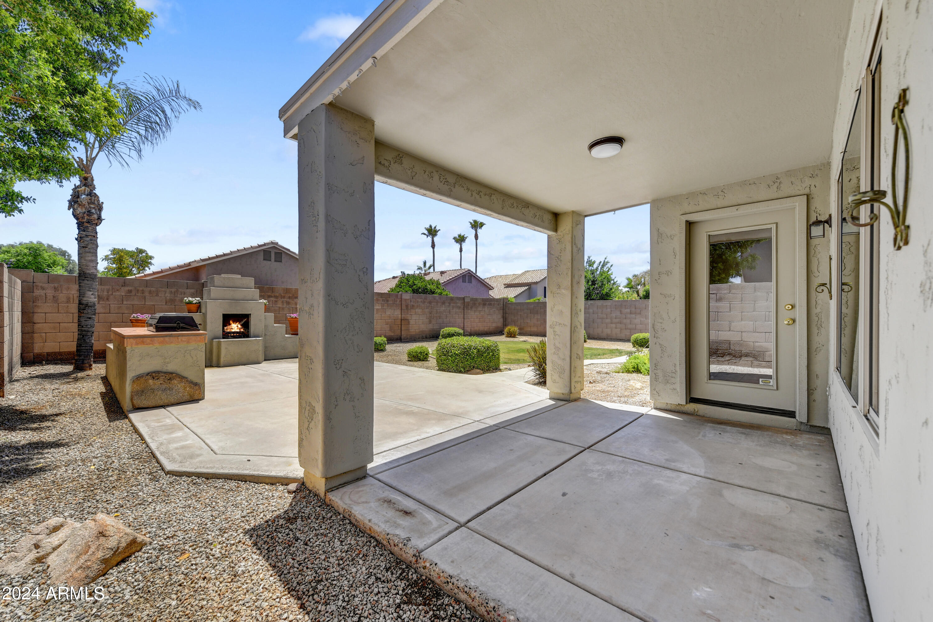 5027 E CHARLESTON Avenue