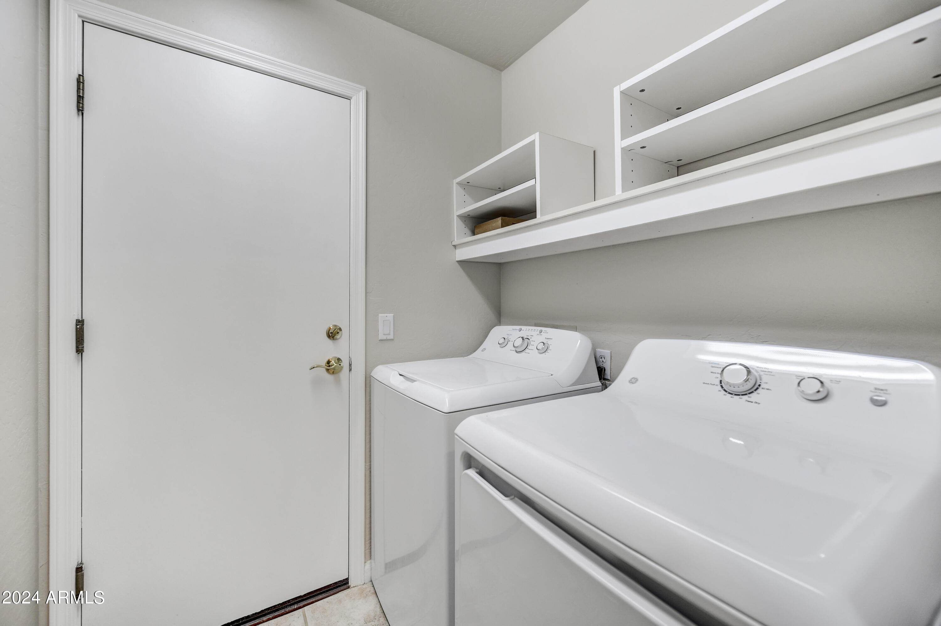 5027 E CHARLESTON Avenue