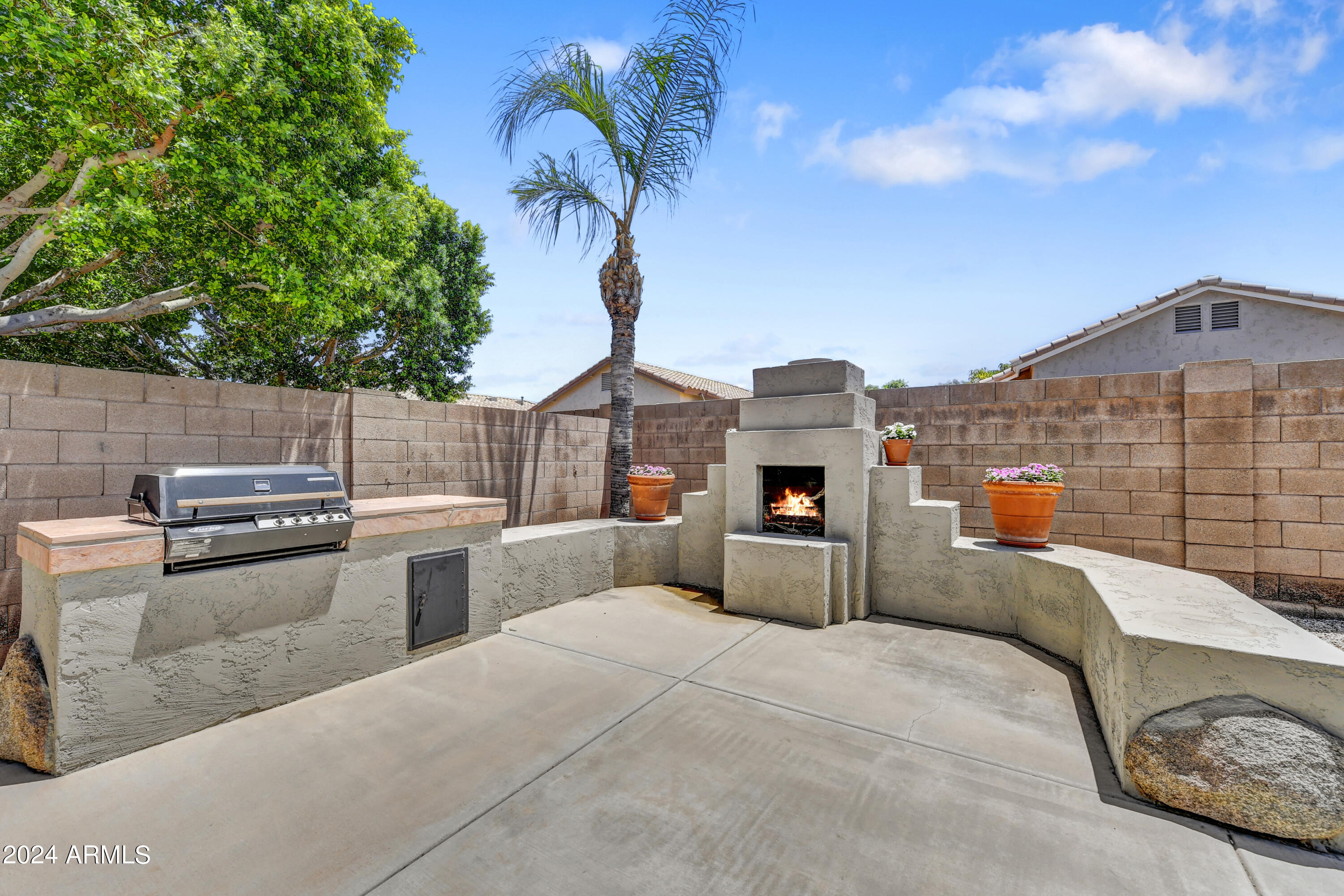 5027 E CHARLESTON Avenue