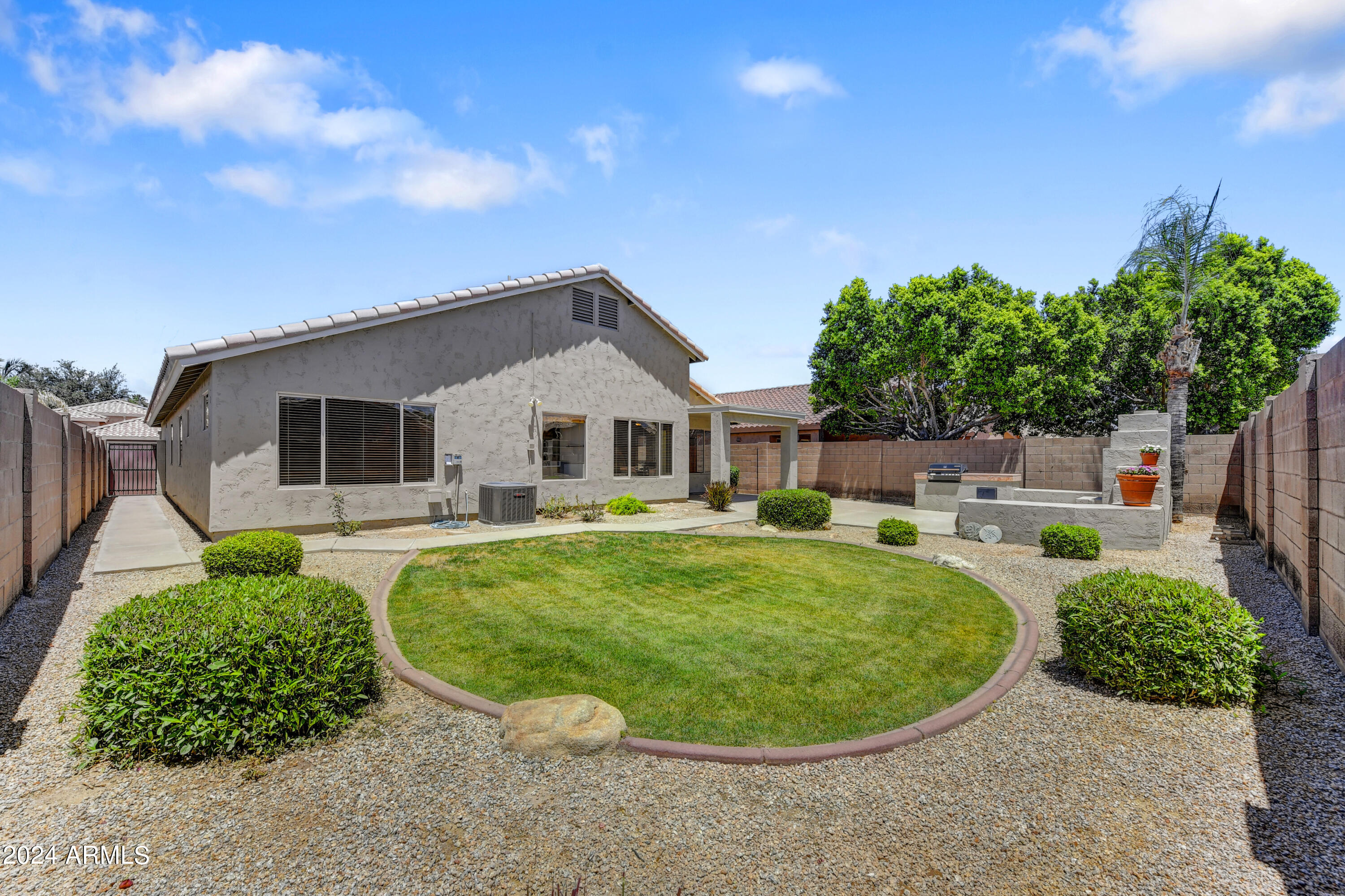 5027 E CHARLESTON Avenue