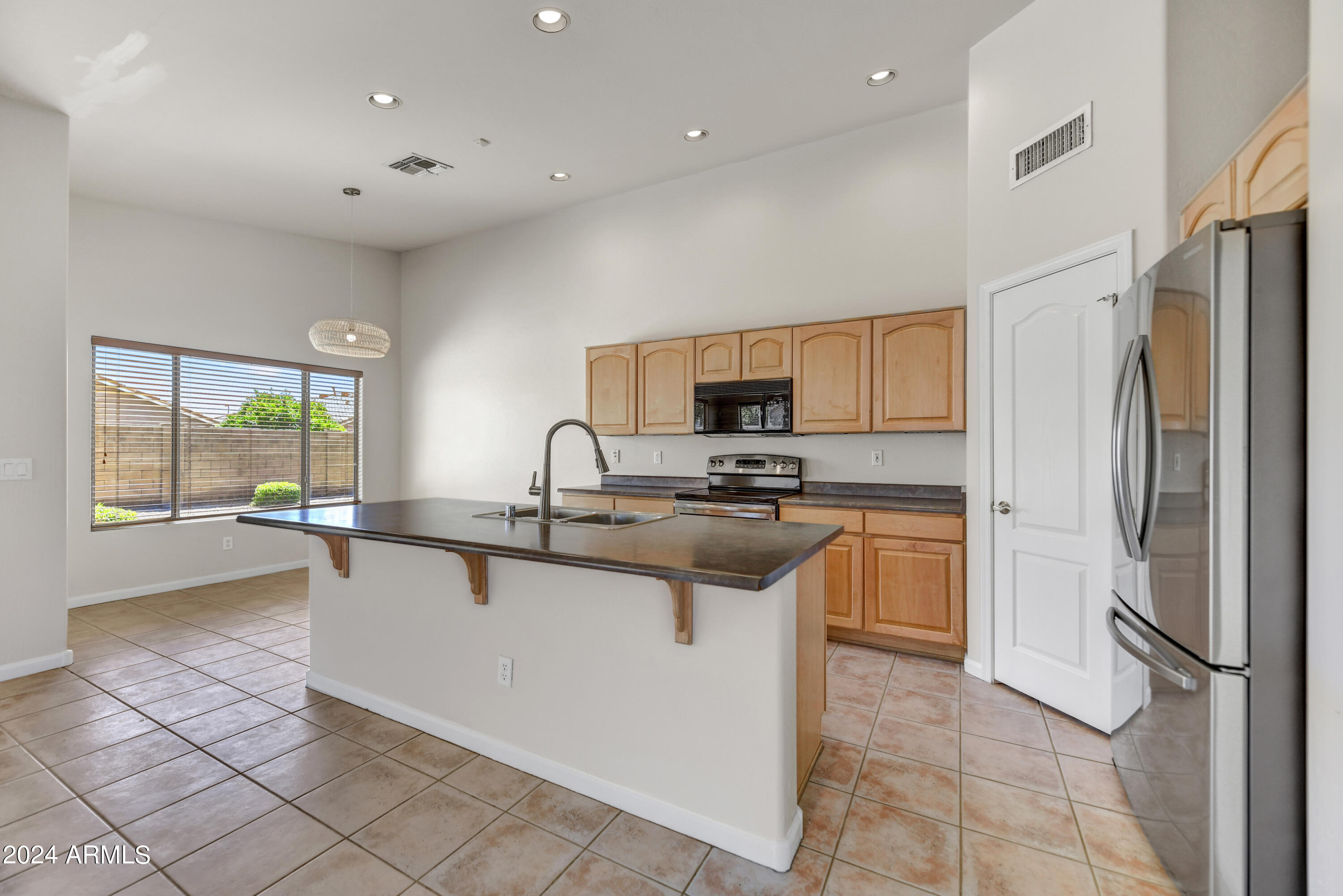 5027 E CHARLESTON Avenue