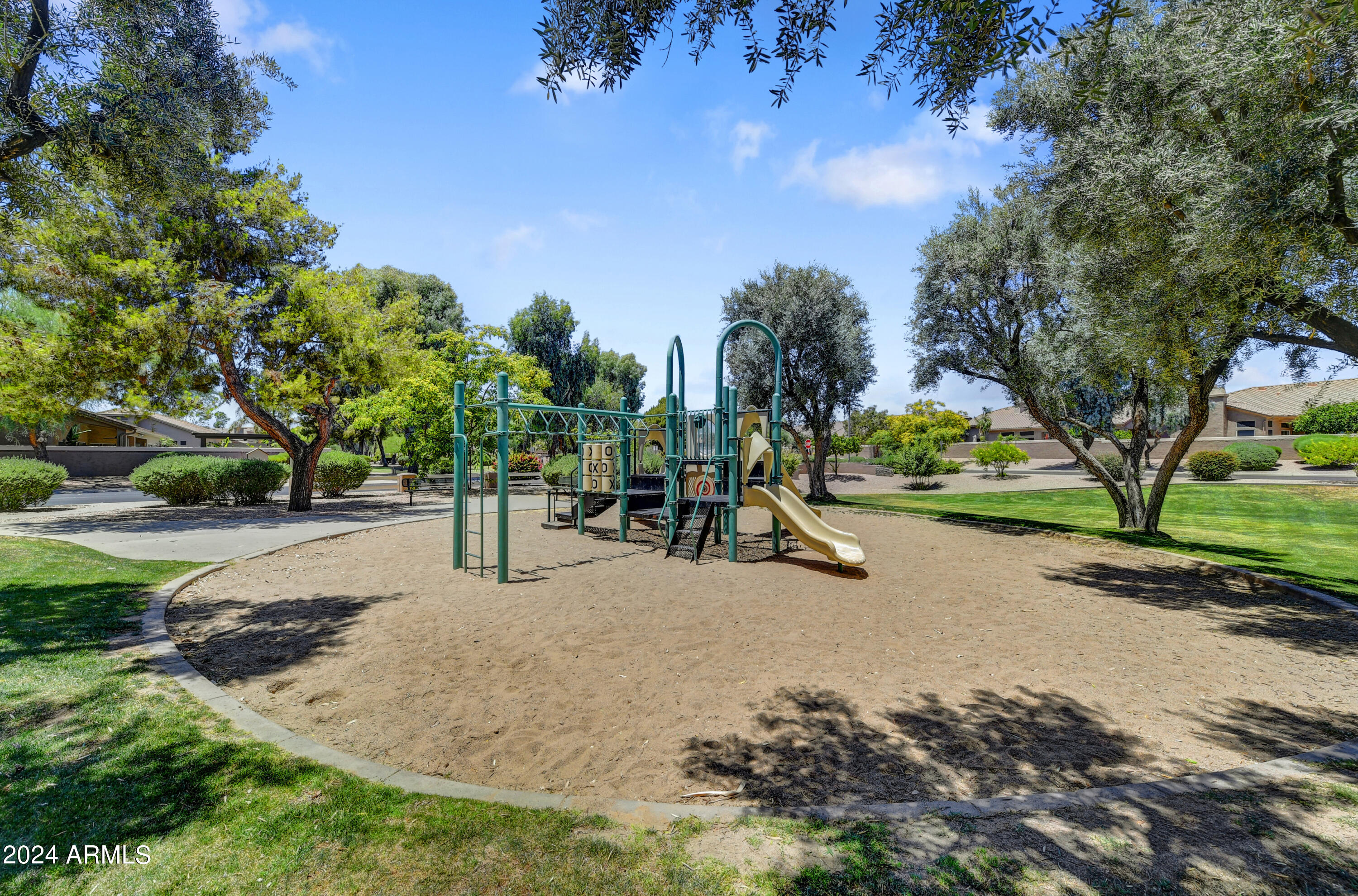 5027 E CHARLESTON Avenue