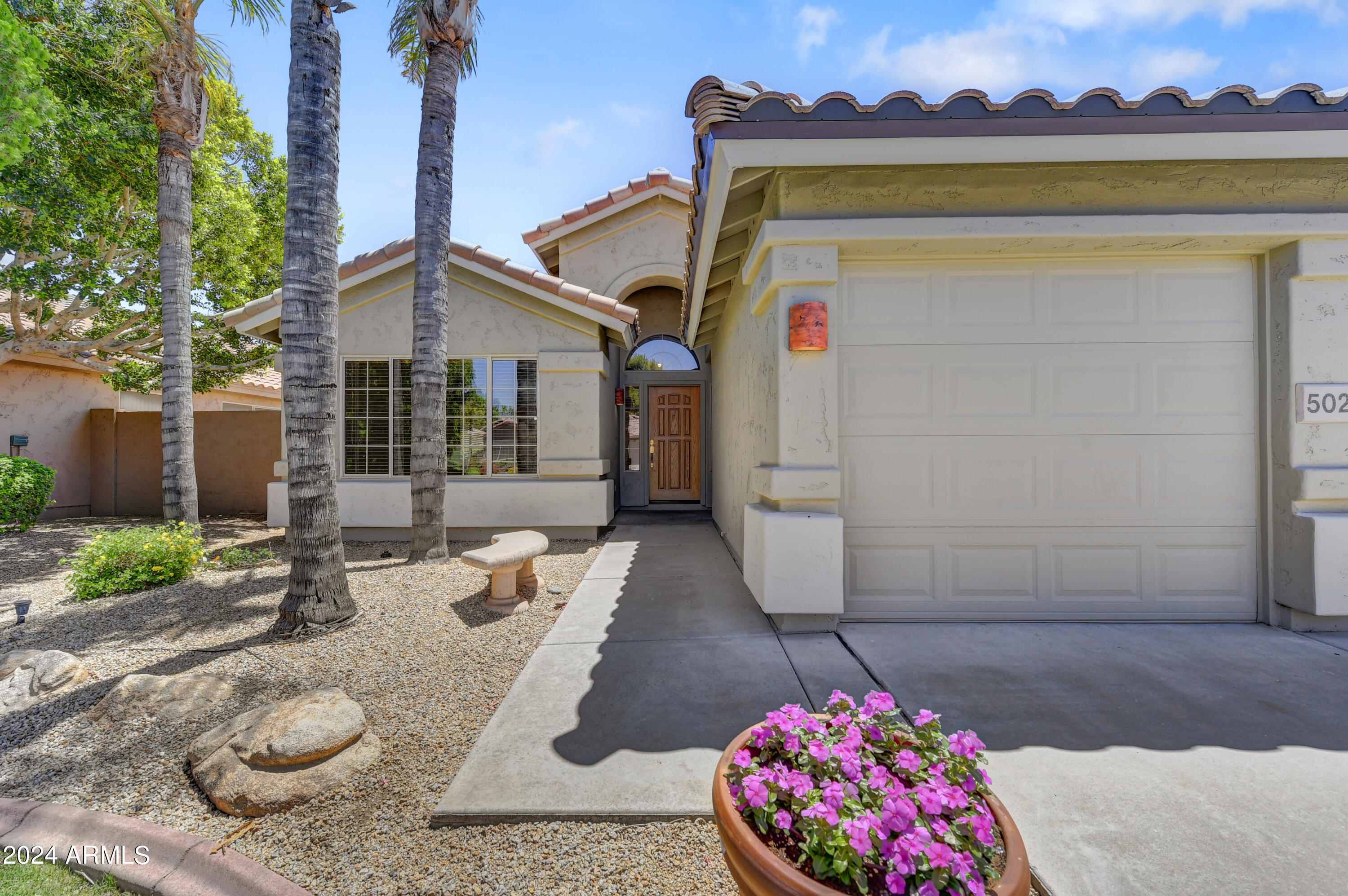 5027 E CHARLESTON Avenue