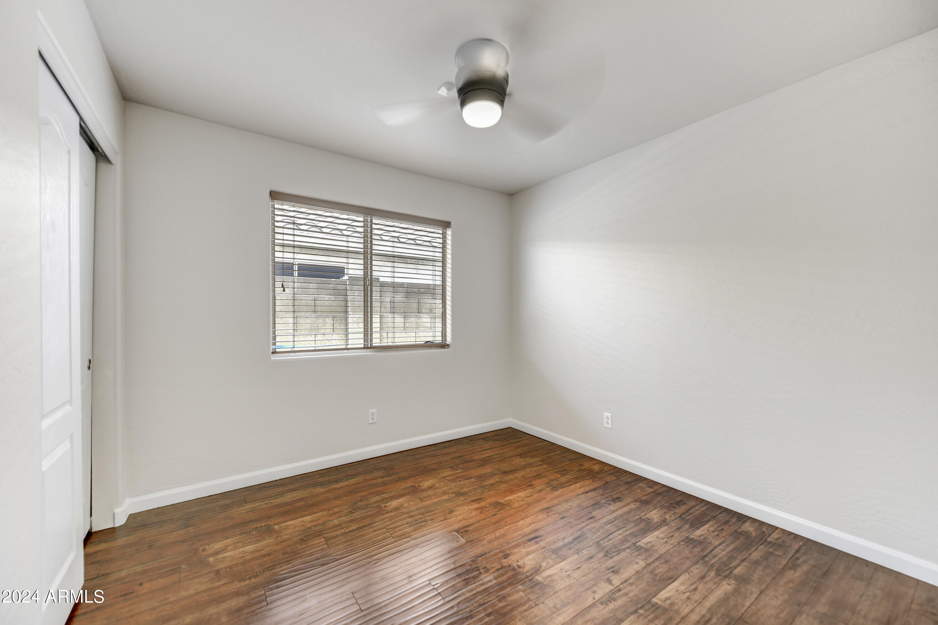 5027 E CHARLESTON Avenue