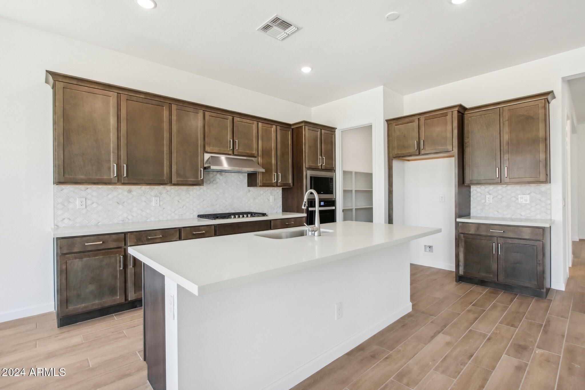 22682 E ROUNDUP Way