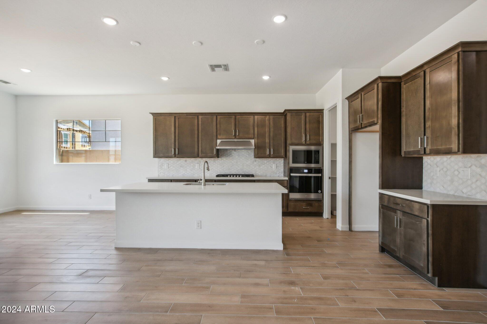 22682 E ROUNDUP Way