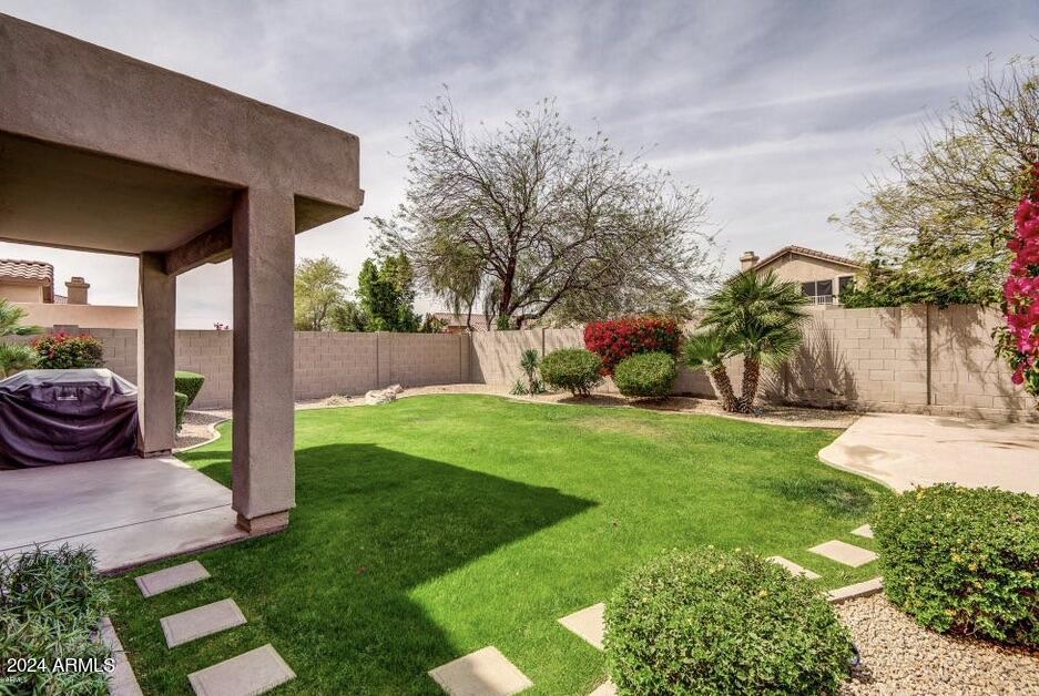 10402 E Saltillo Drive