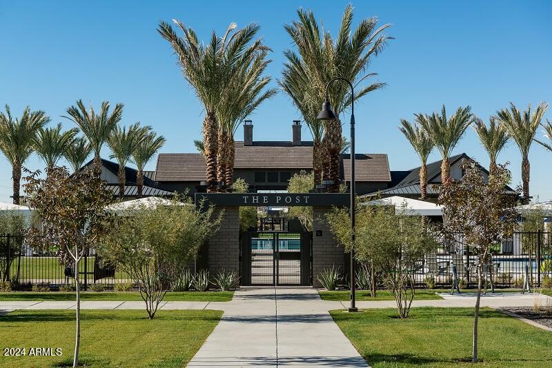 2214 W PASO Trail