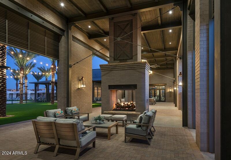 2214 W PASO Trail