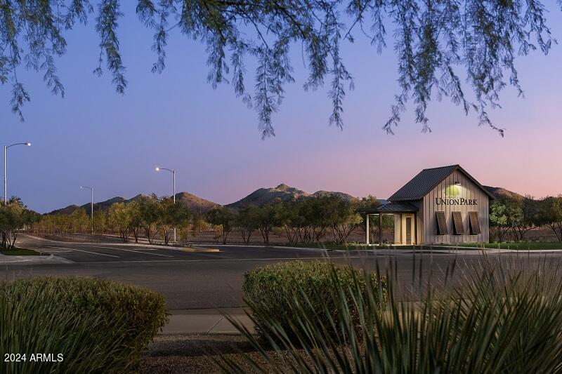 2214 W PASO Trail