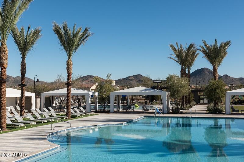 2214 W PASO Trail