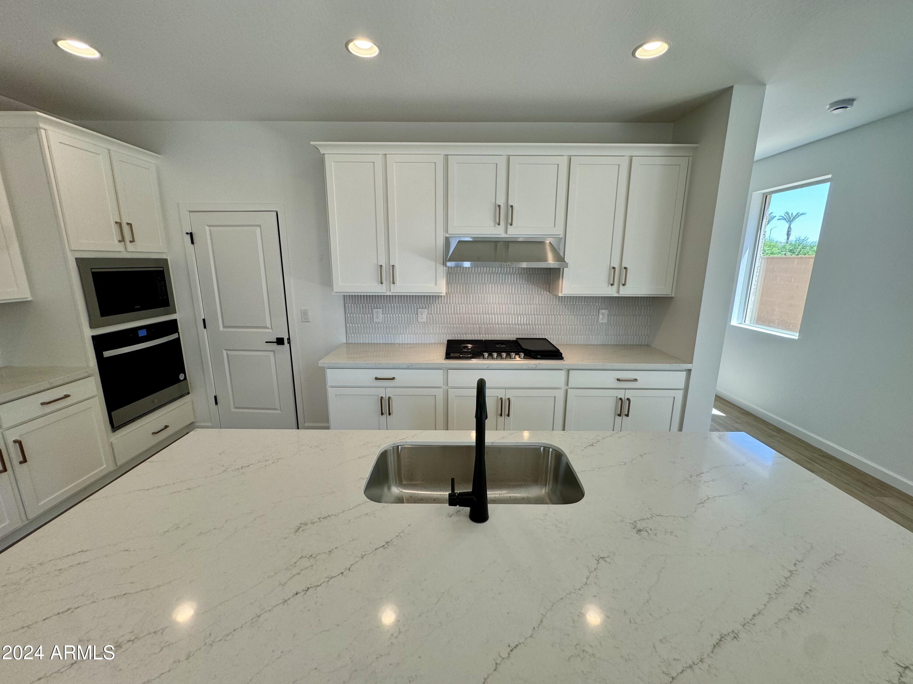2214 W PASO Trail