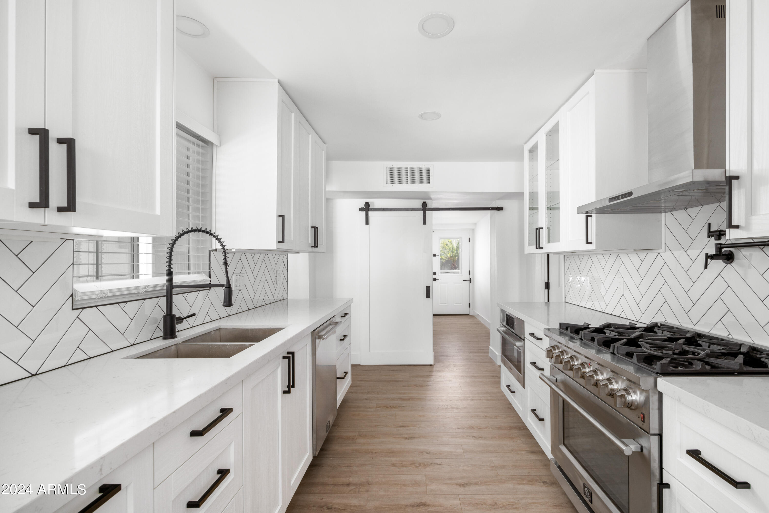 1627 W COLTER Street