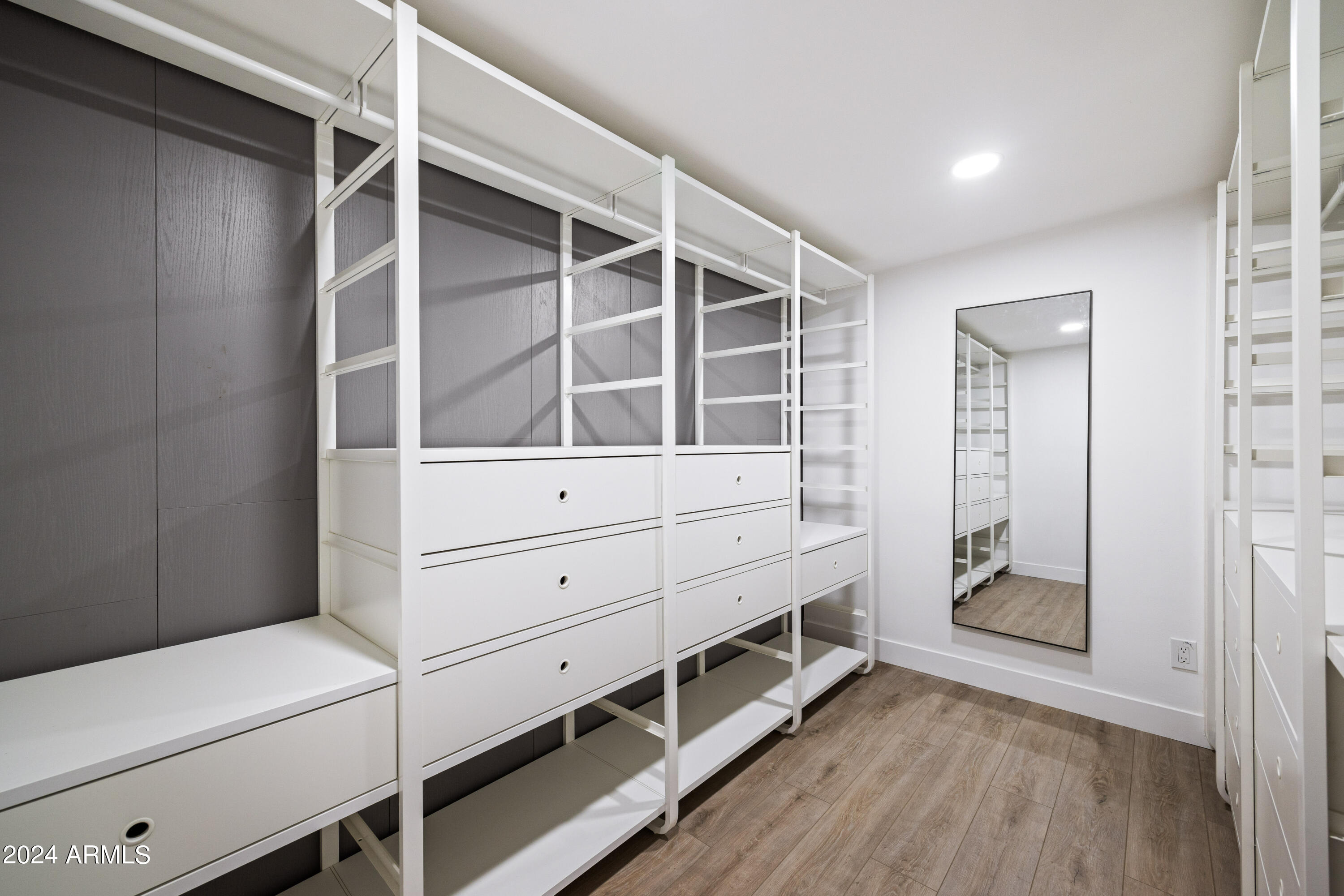 1627 W COLTER Street