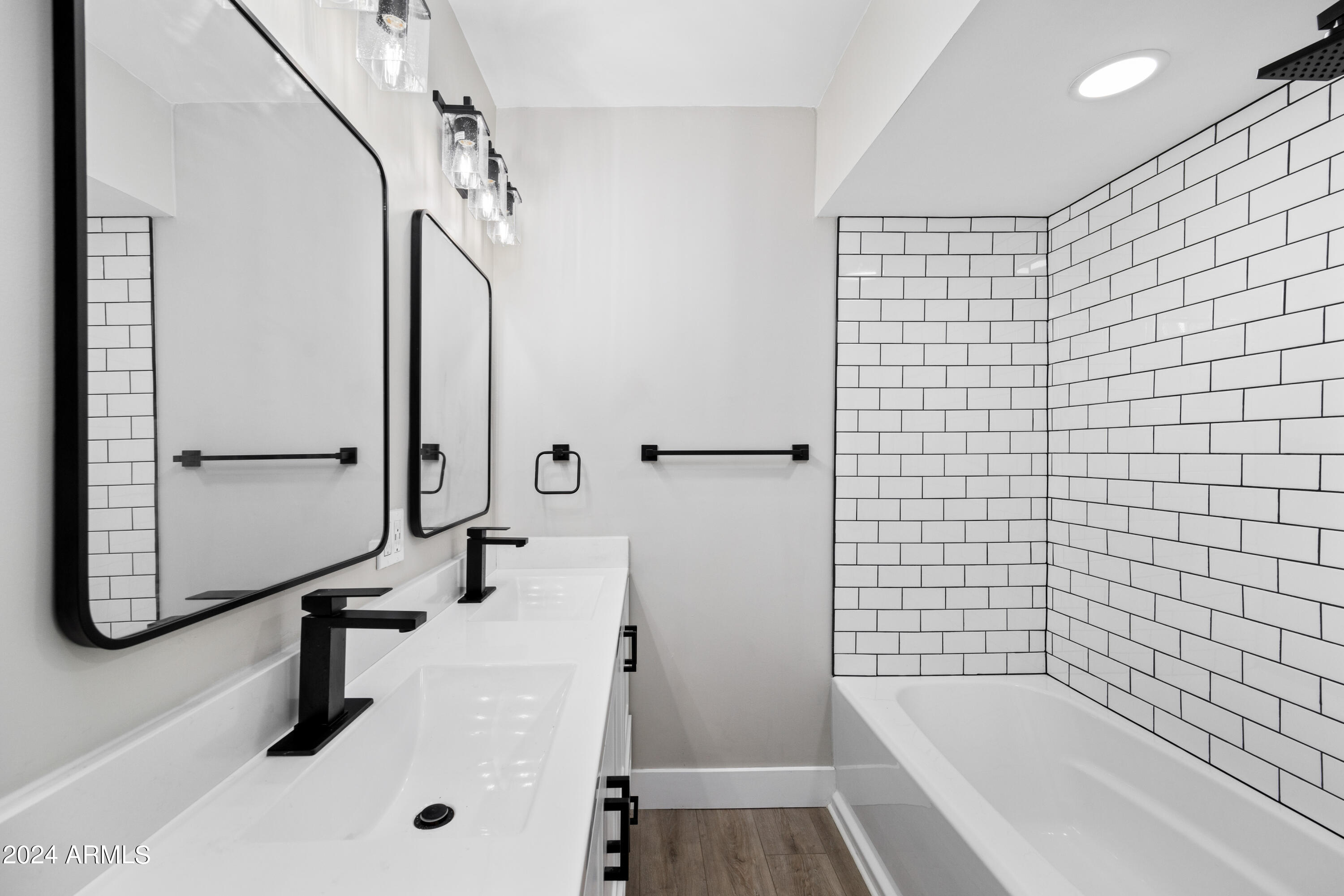 1627 W COLTER Street