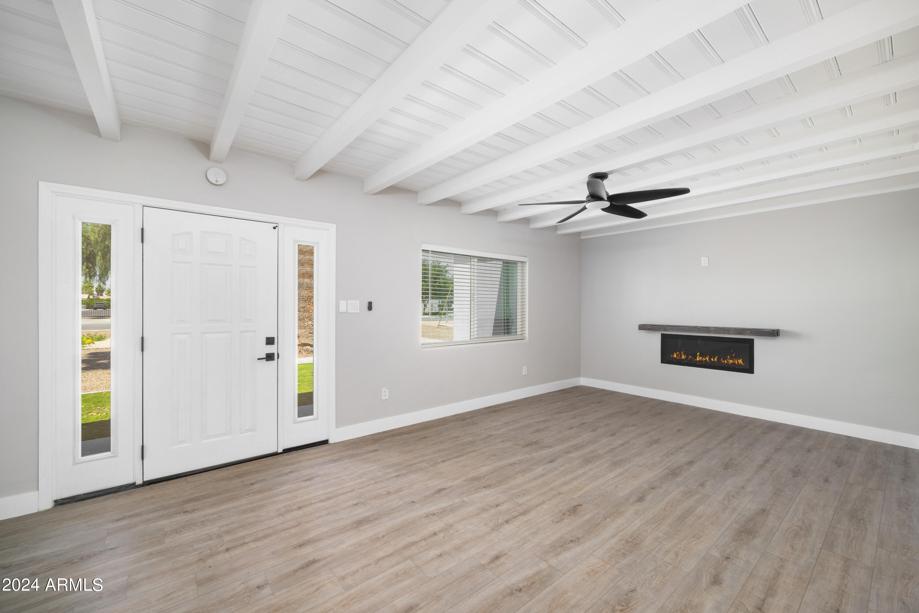 1627 W COLTER Street