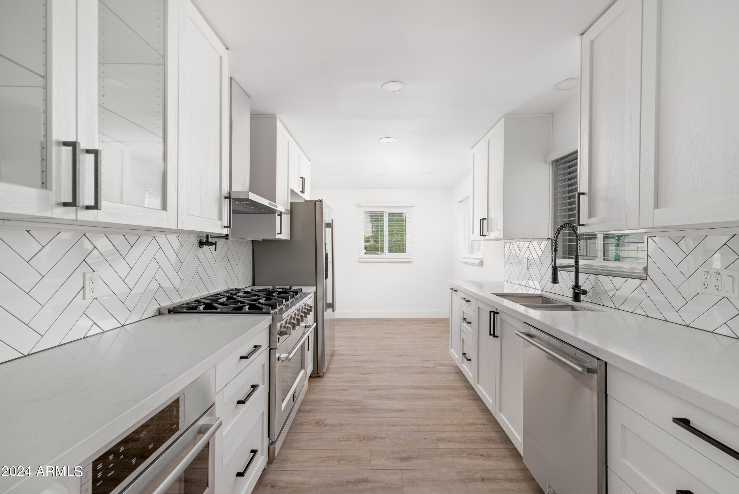 1627 W COLTER Street