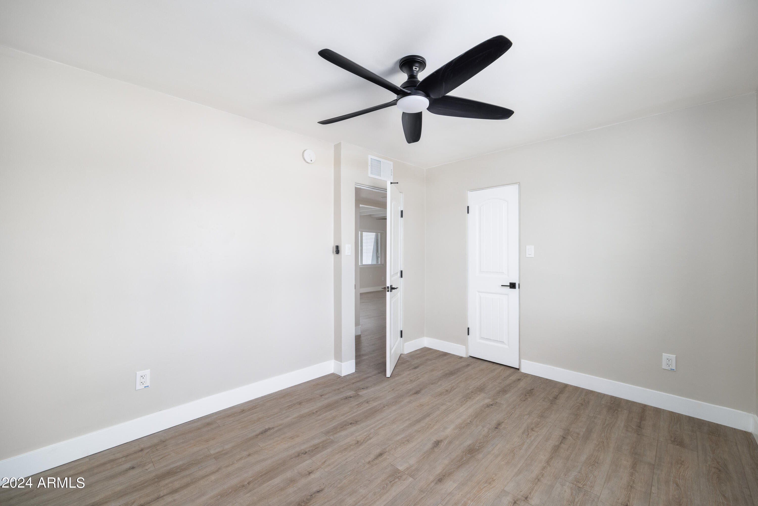 1627 W COLTER Street