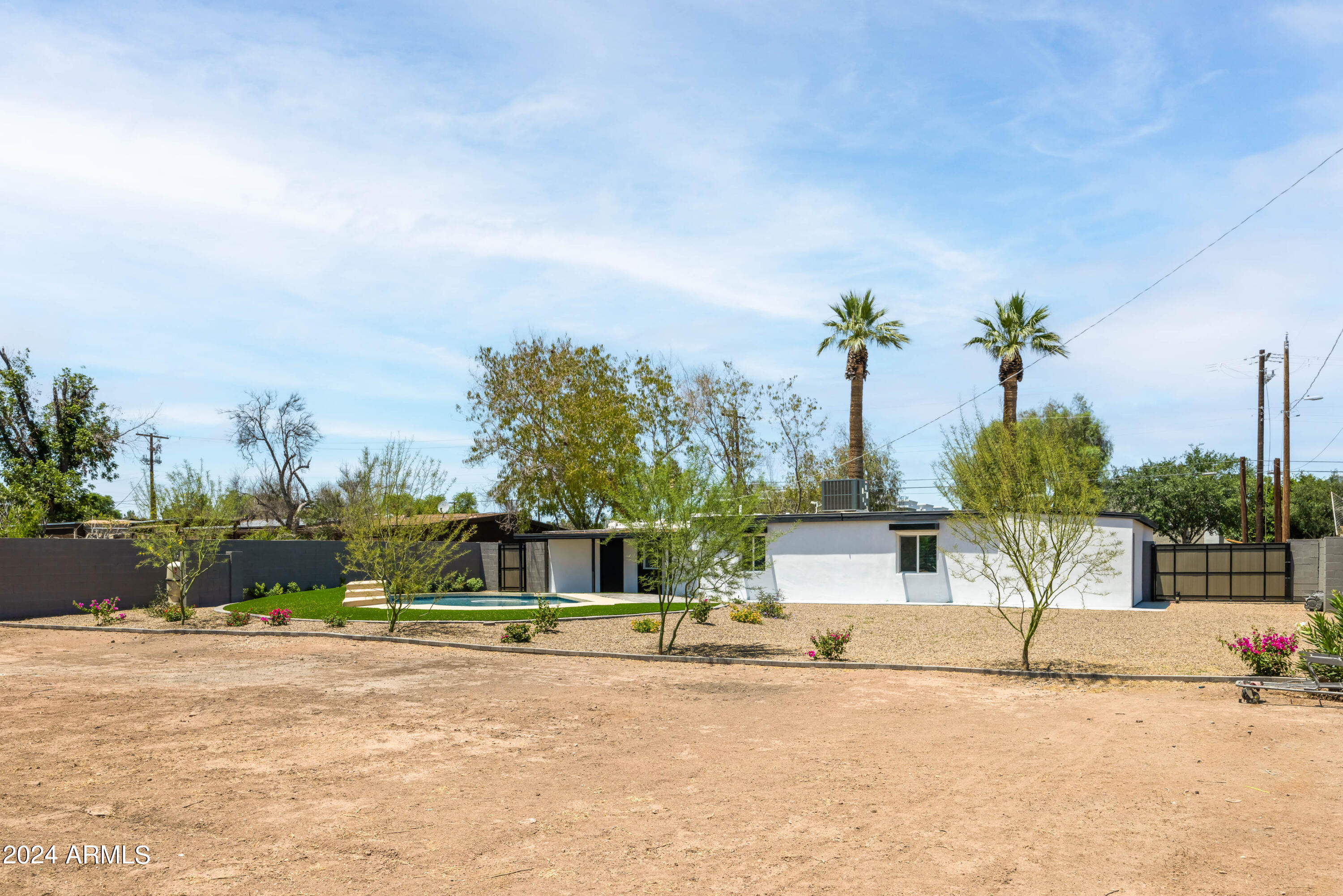 1627 W COLTER Street