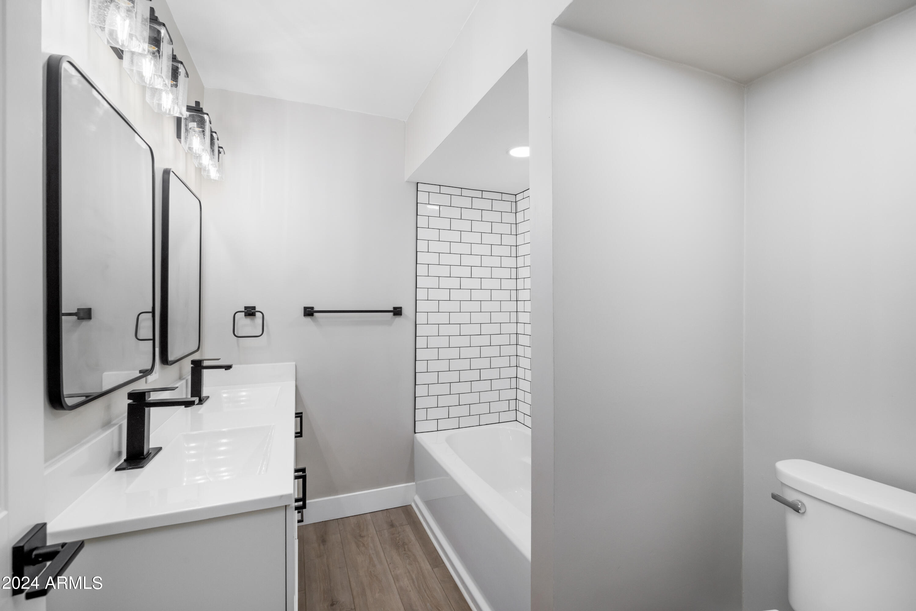 1627 W COLTER Street