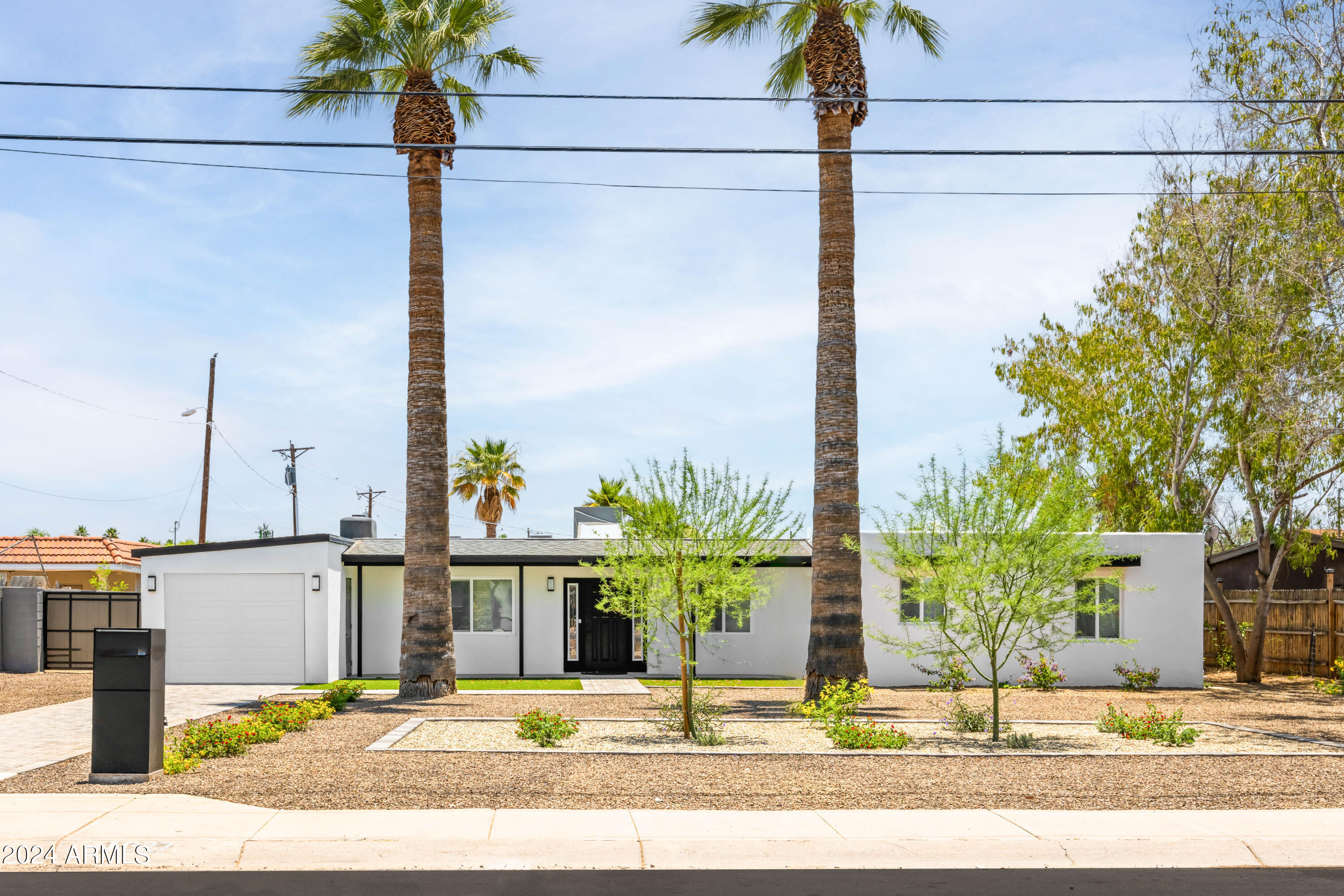 1627 W COLTER Street