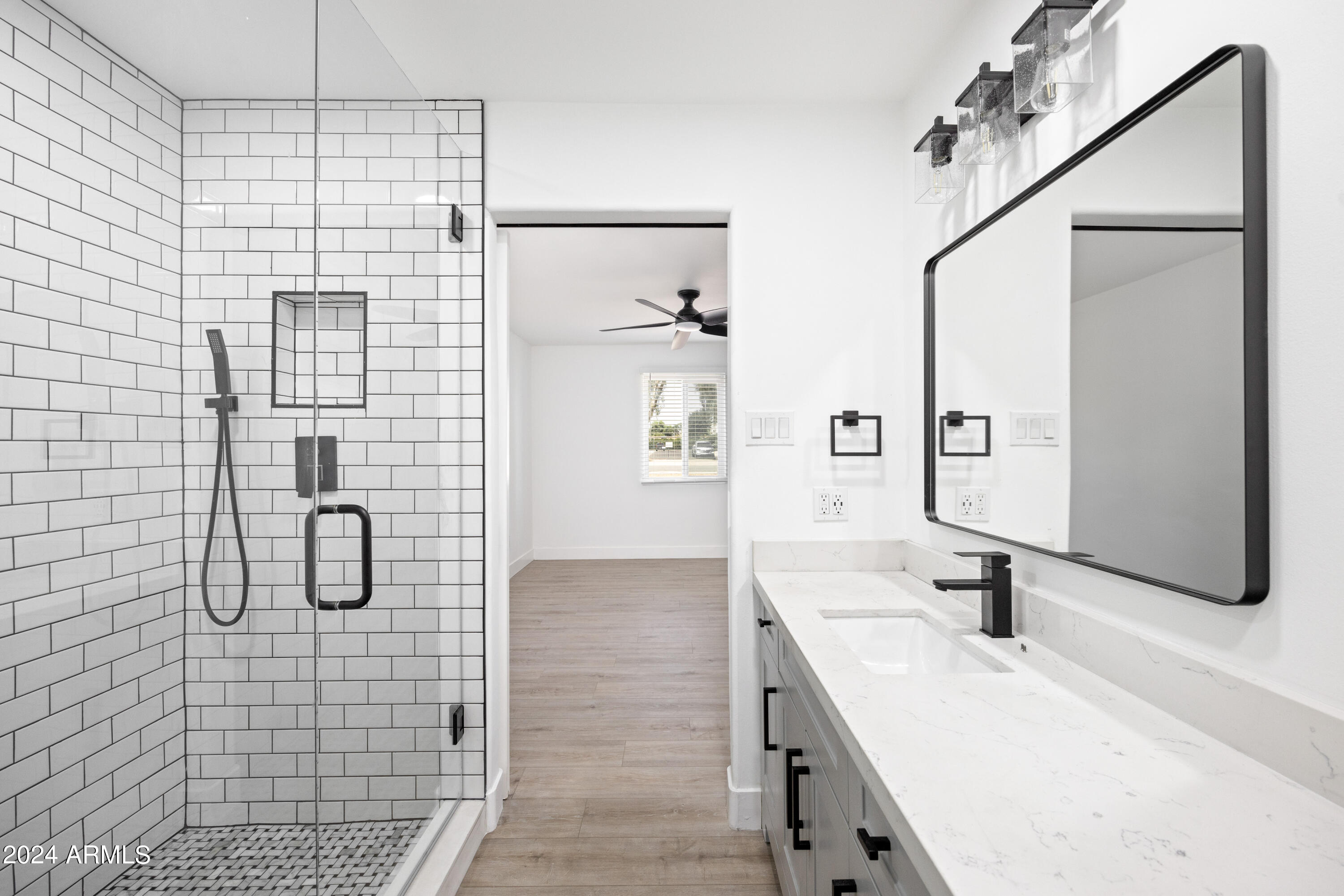 1627 W COLTER Street