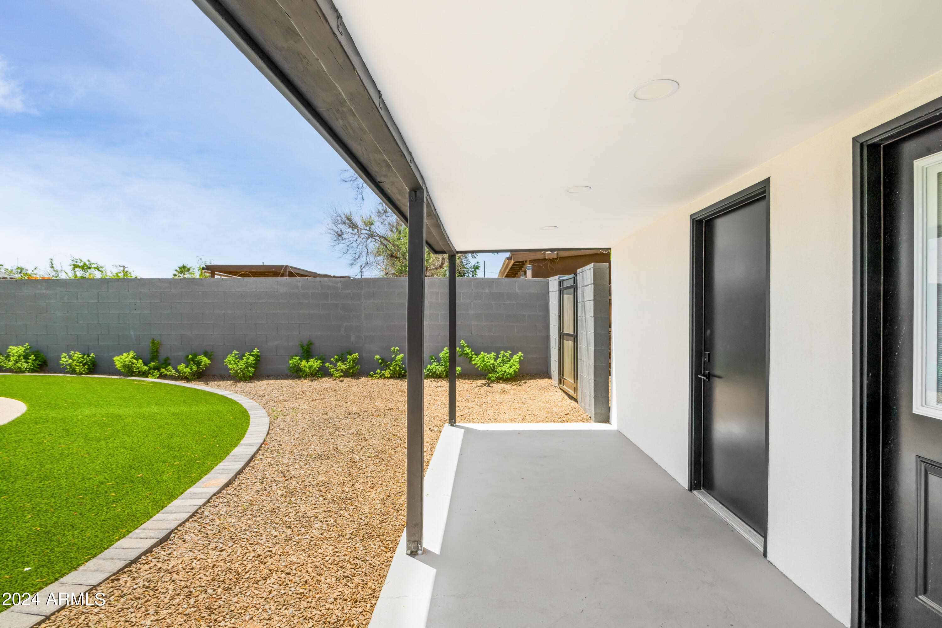 1627 W COLTER Street