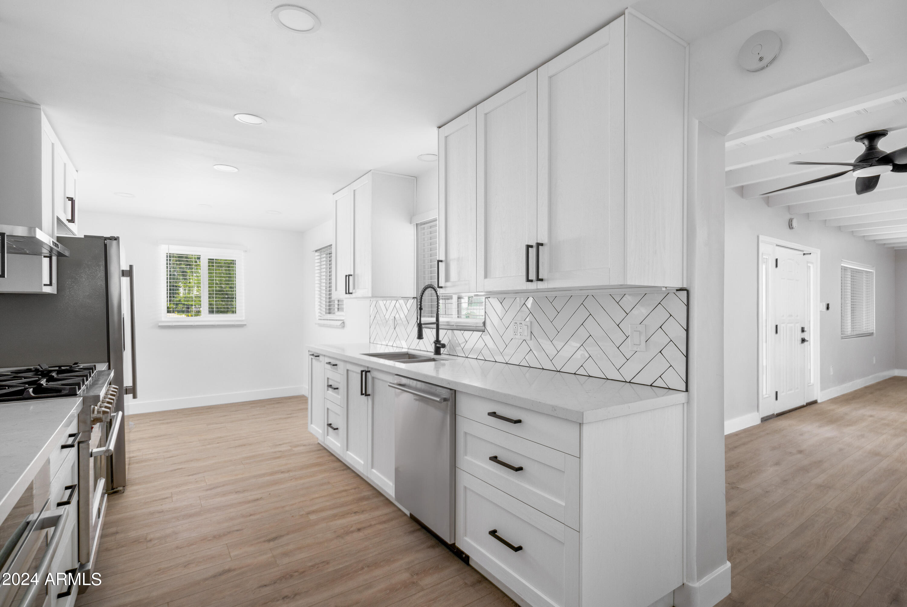 1627 W COLTER Street