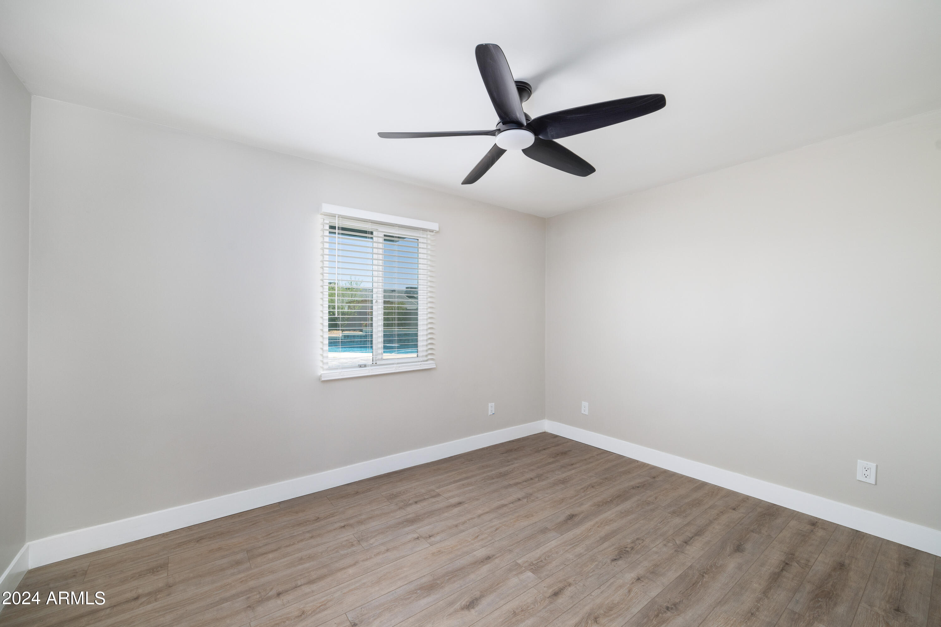 1627 W COLTER Street