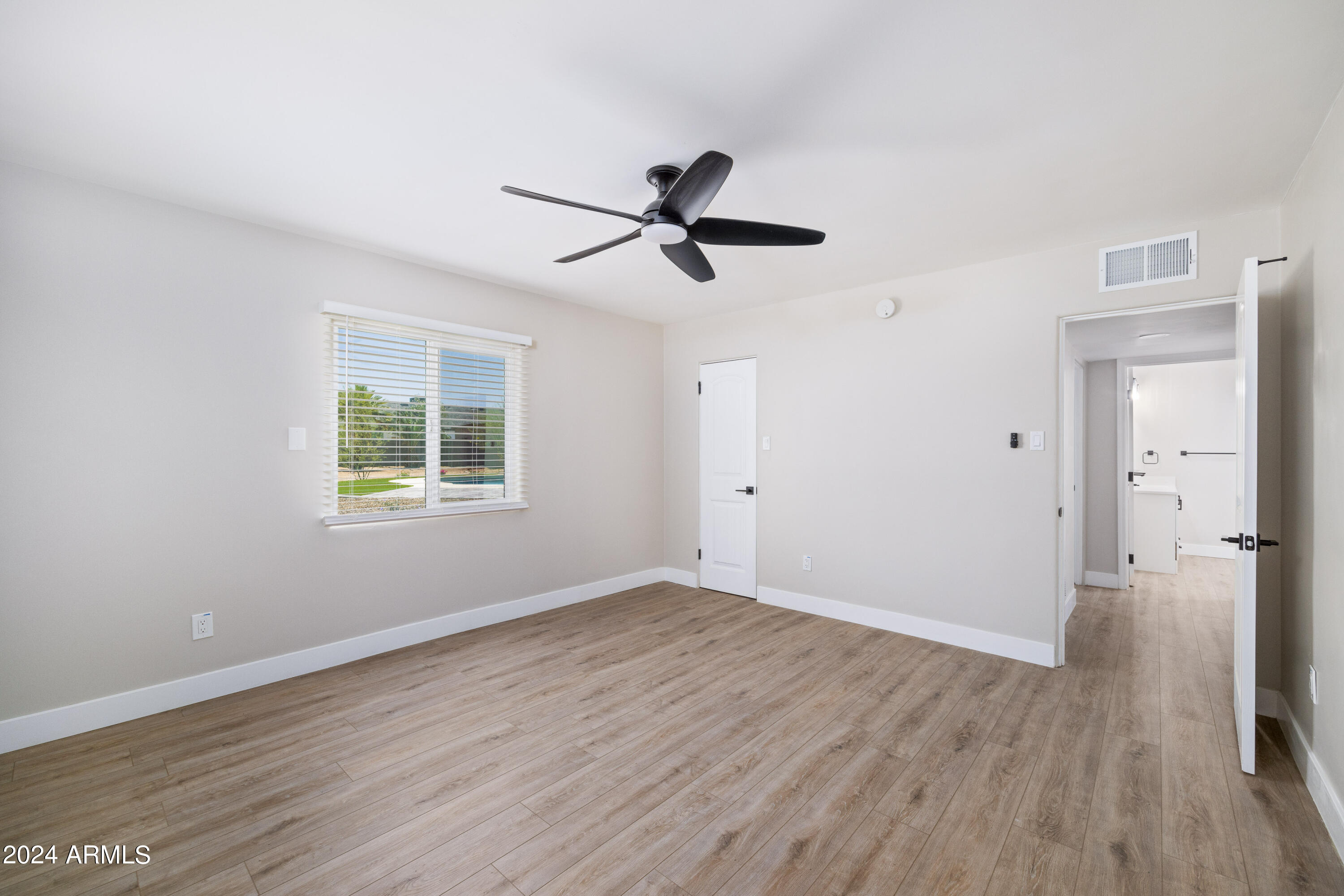 1627 W COLTER Street