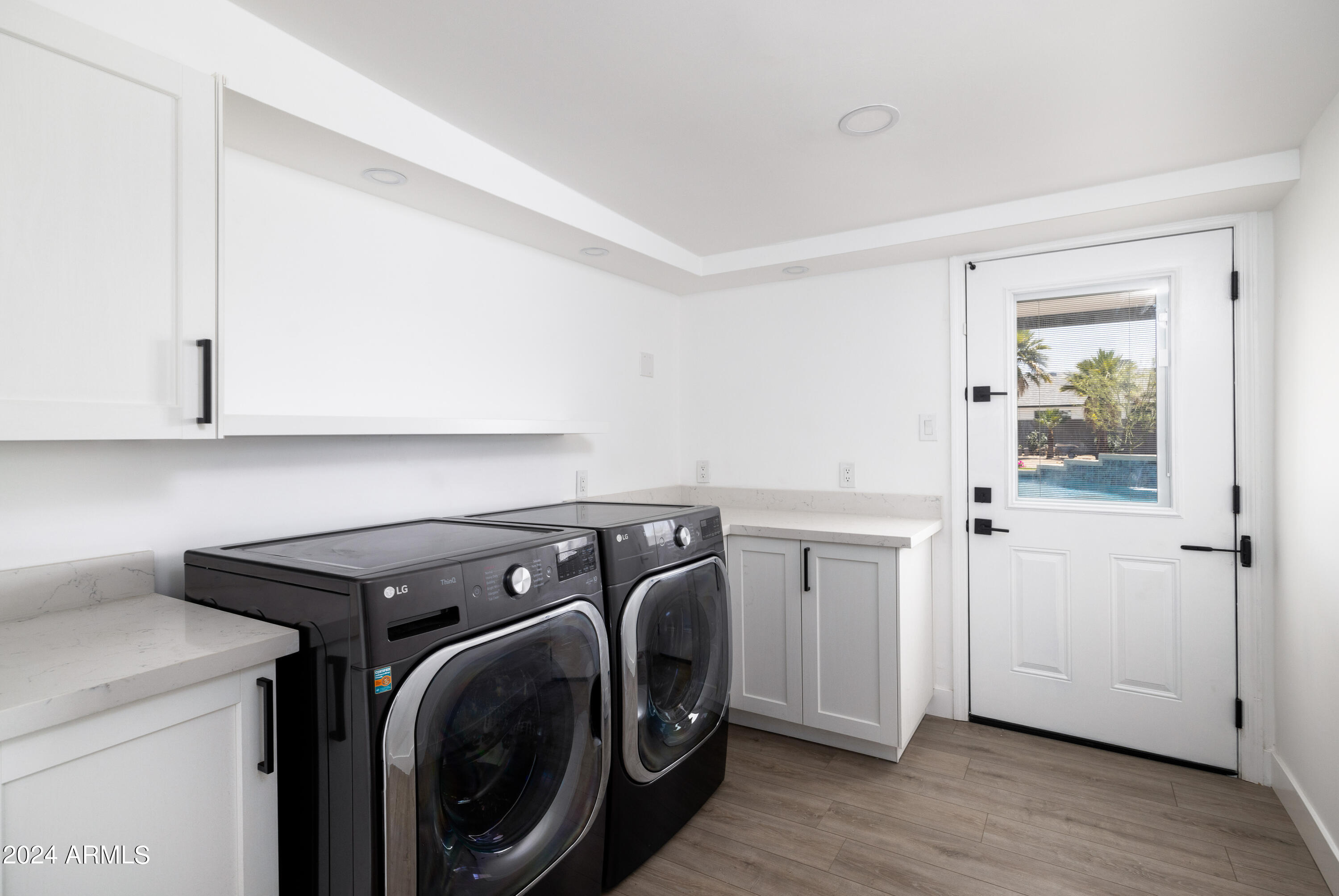 1627 W COLTER Street