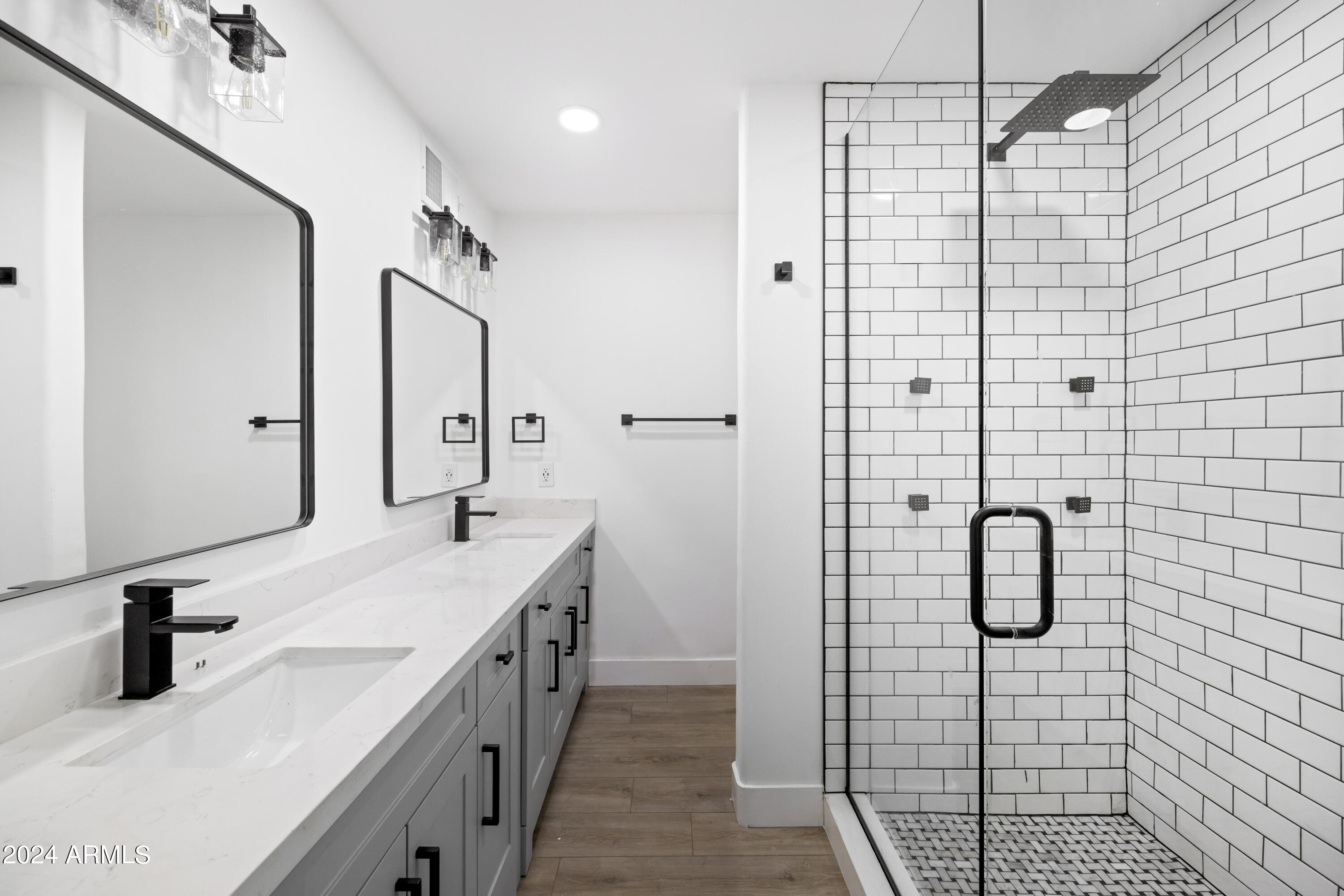 1627 W COLTER Street