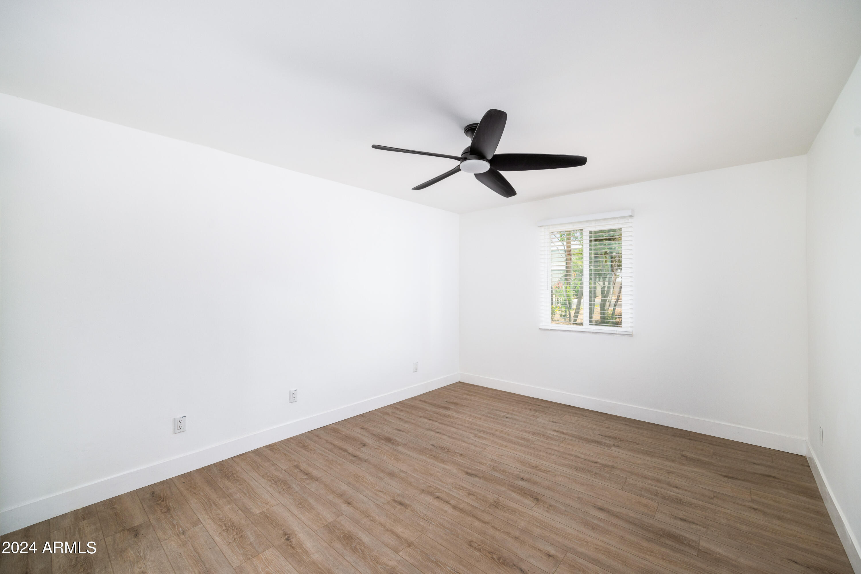 1627 W COLTER Street