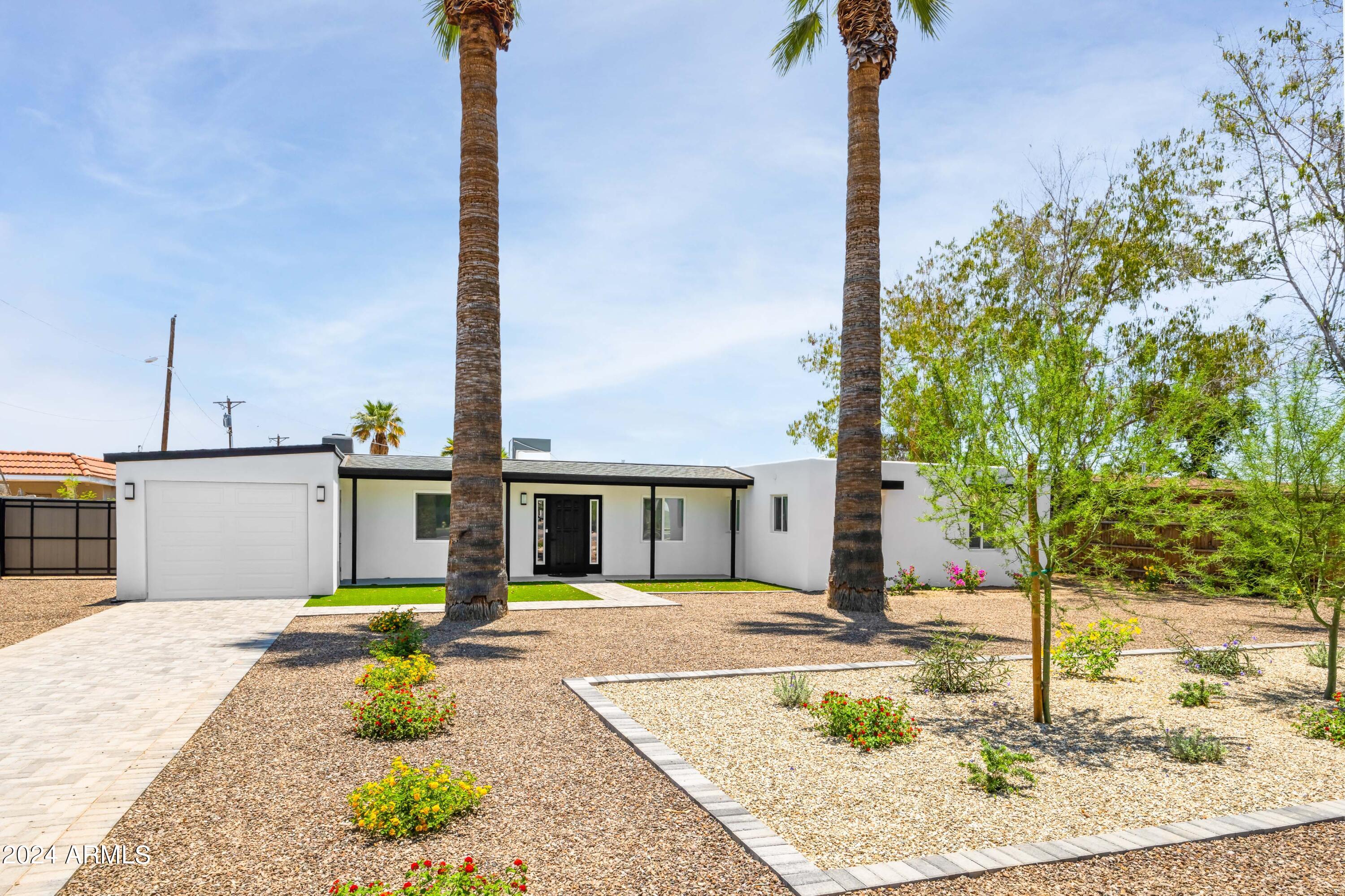 1627 W COLTER Street