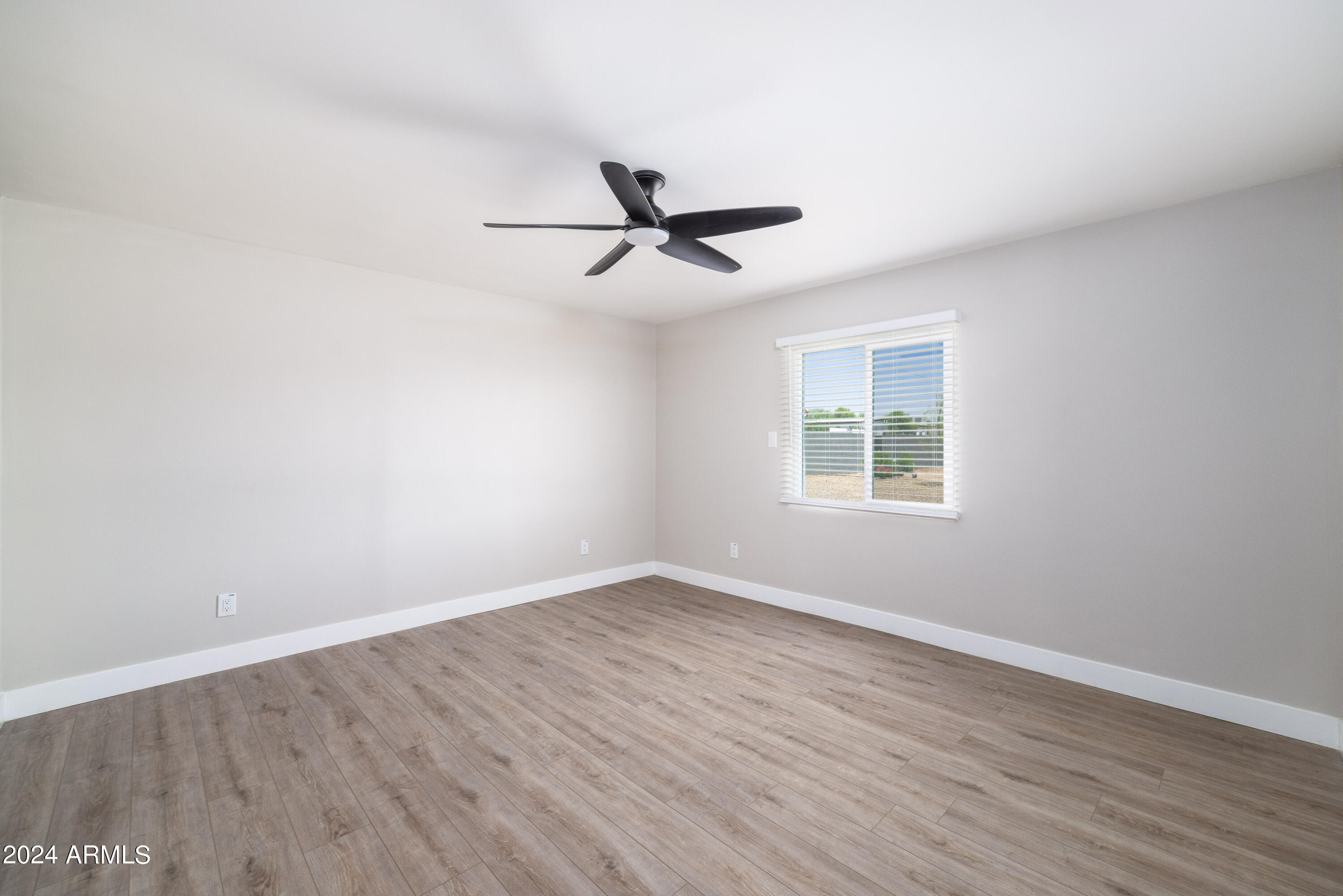 1627 W COLTER Street