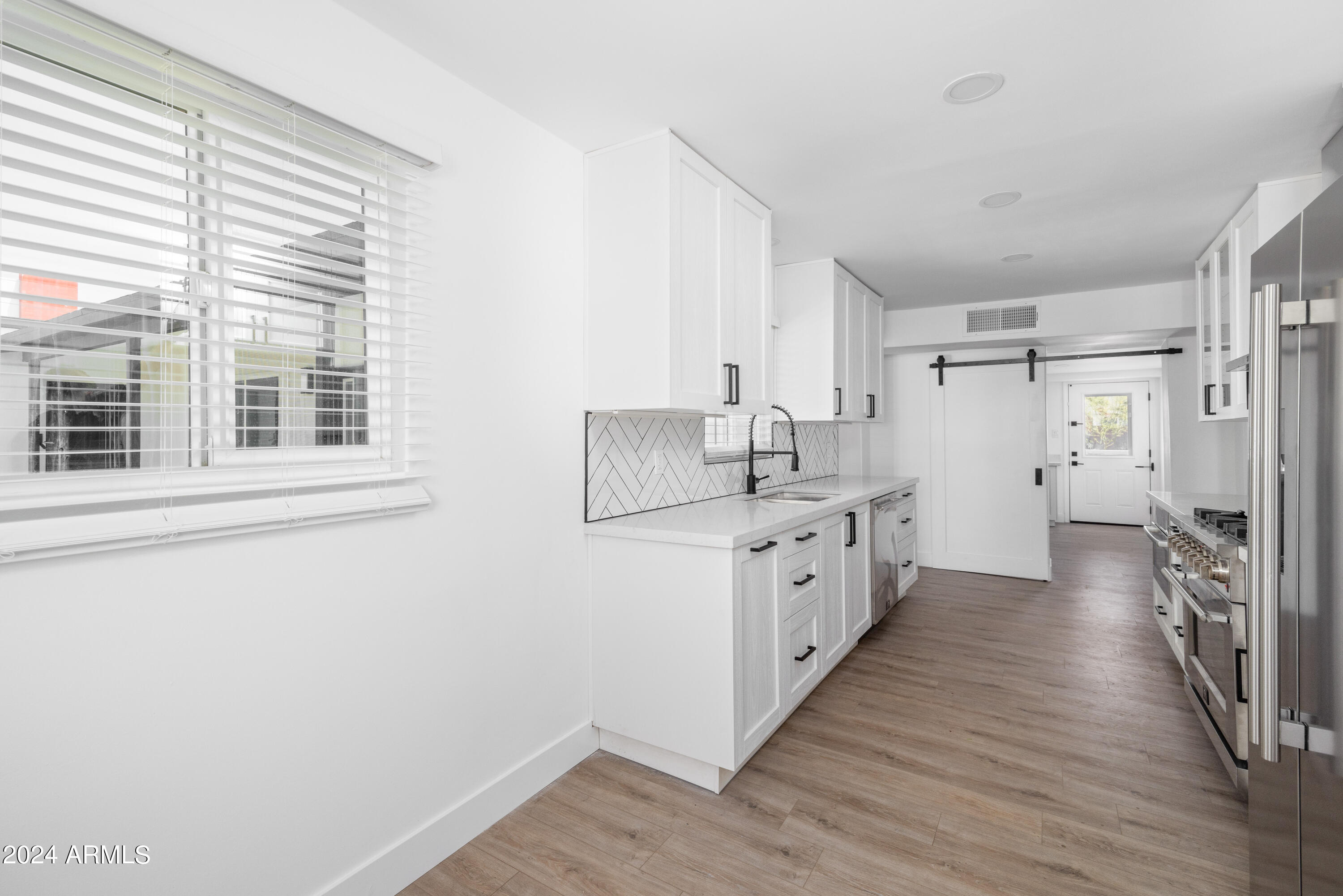 1627 W COLTER Street