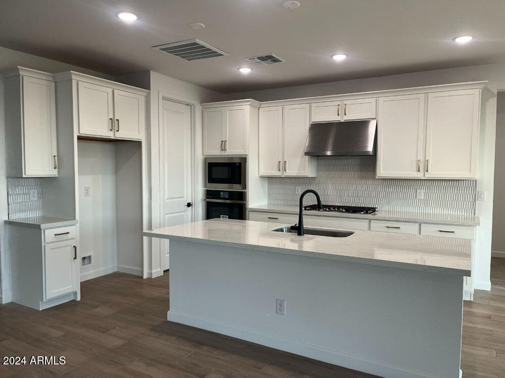 7659 W TETHER Trail
