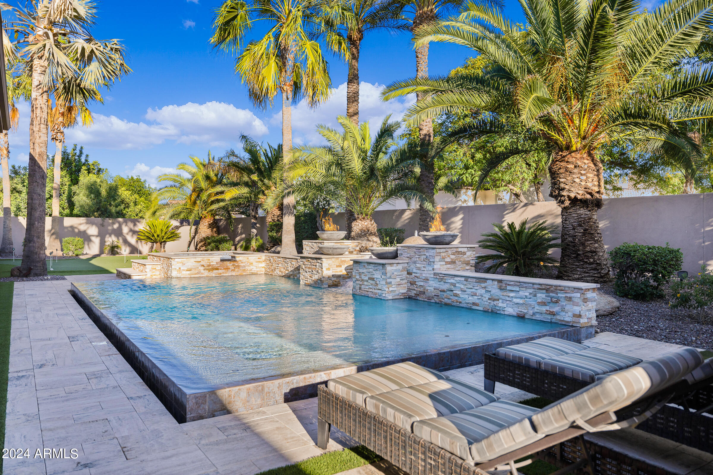 103 W MACAW Drive