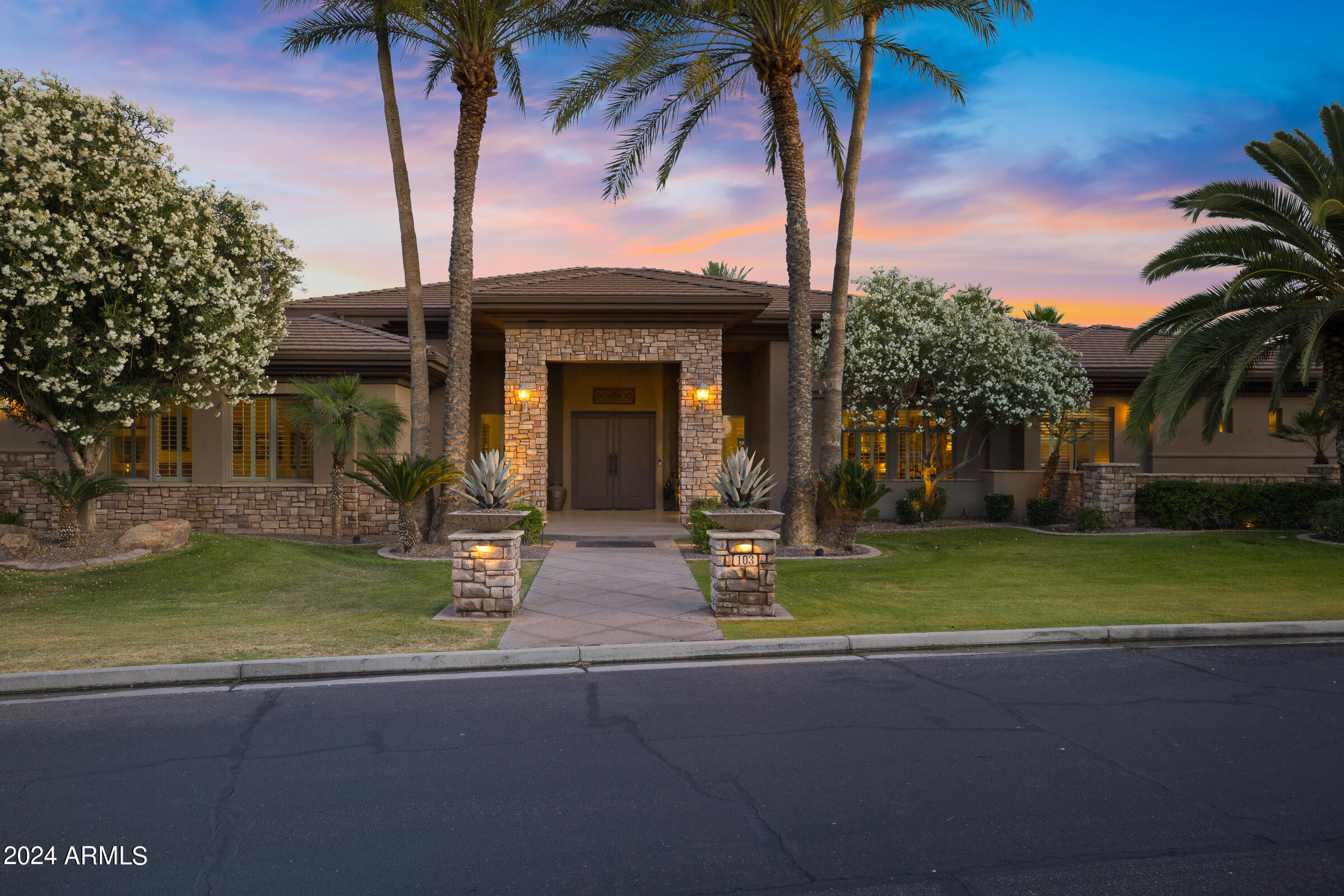 103 W MACAW Drive