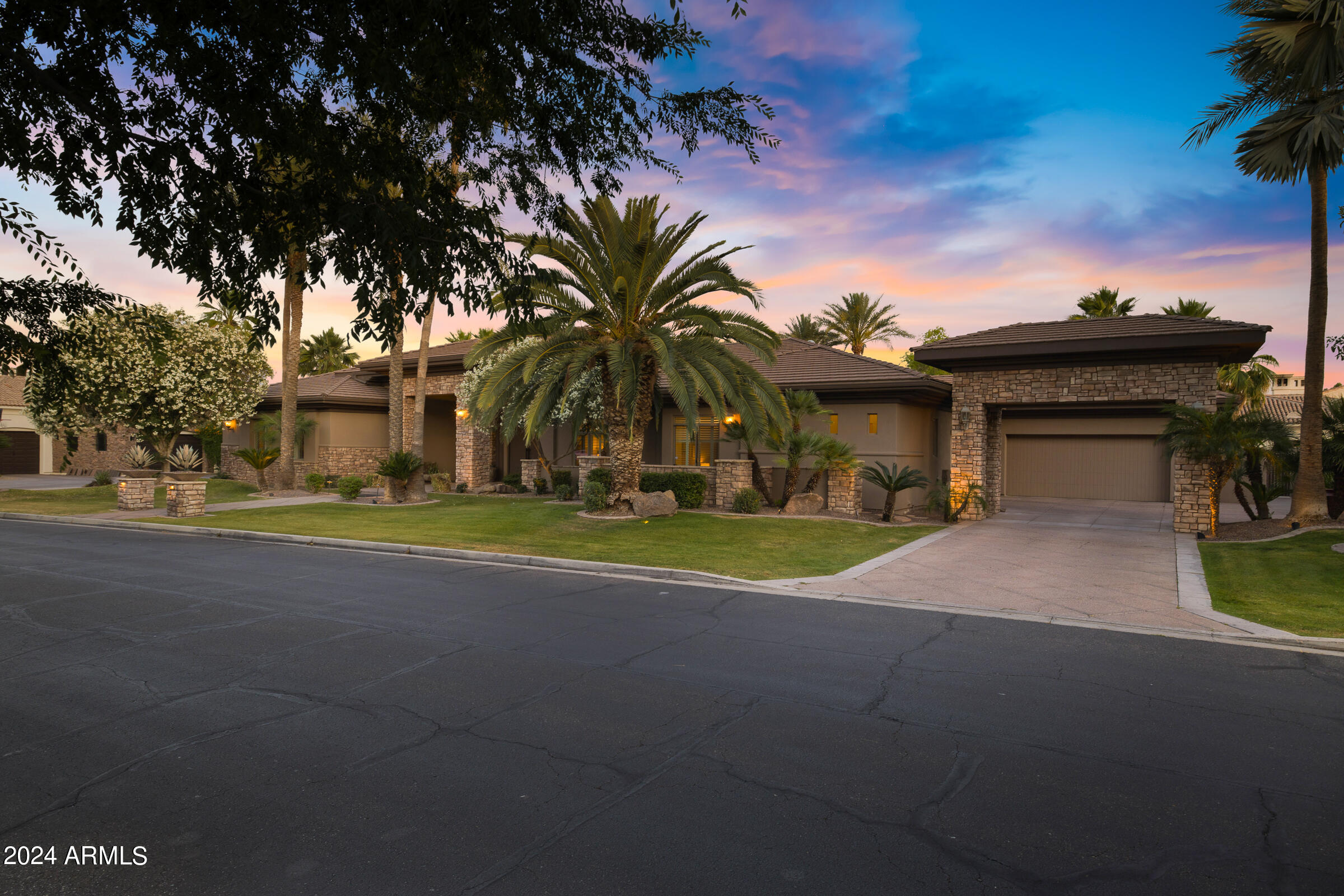 103 W MACAW Drive