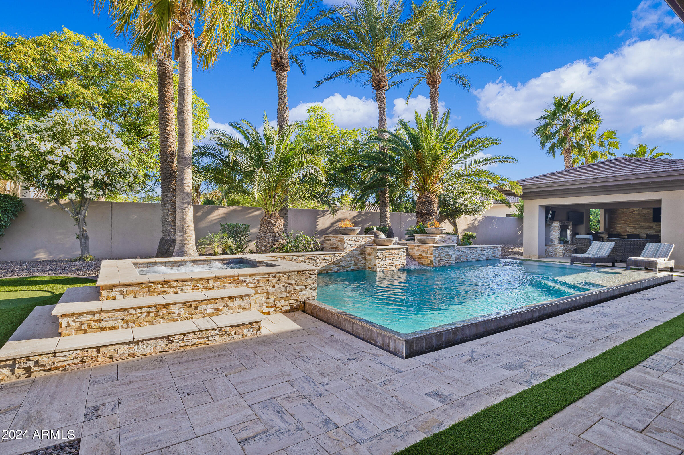 103 W MACAW Drive