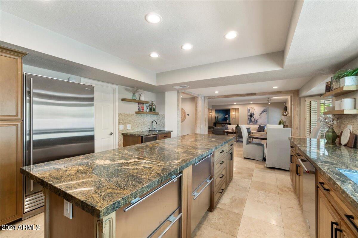8631 E THOROUGHBRED Trail