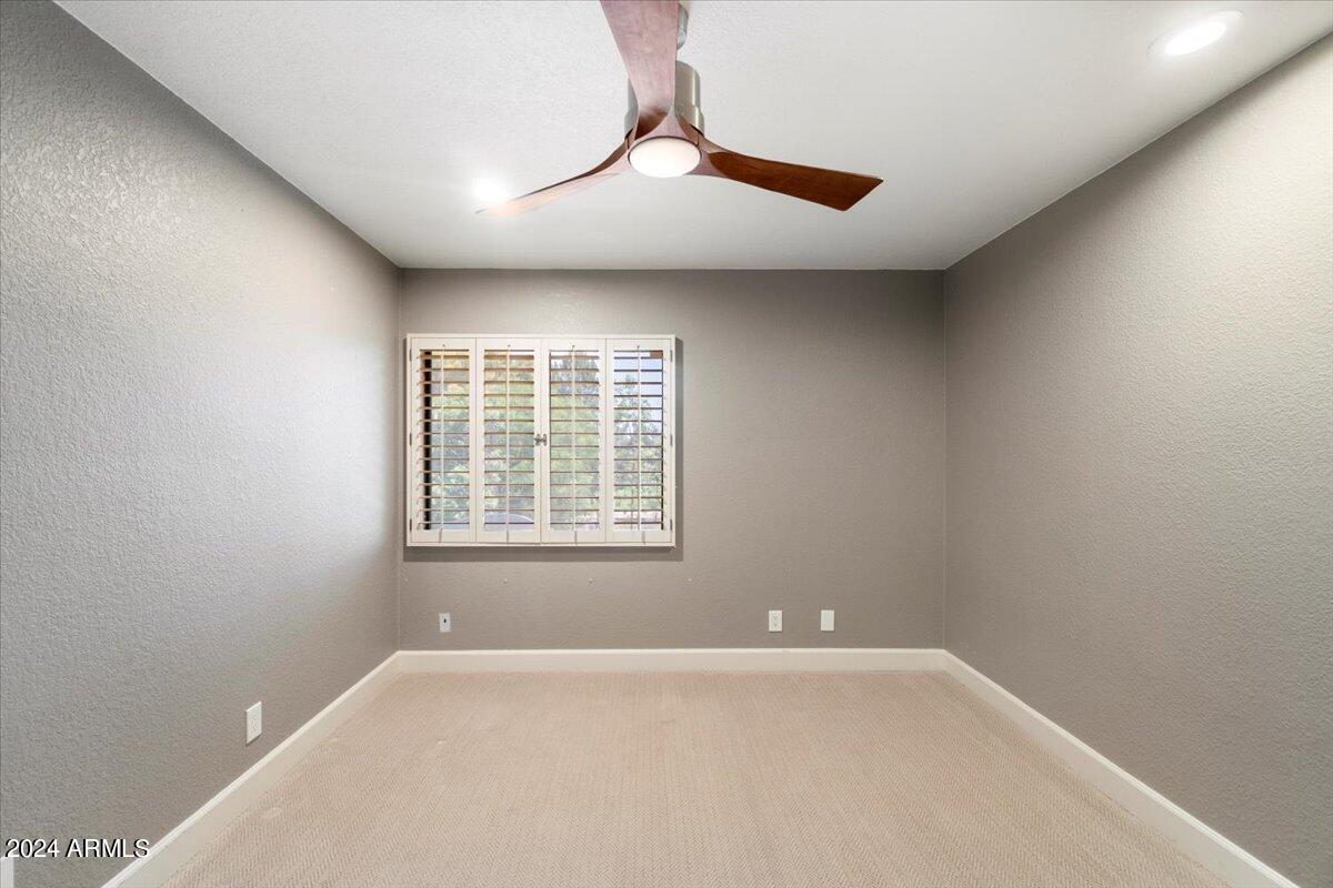 8631 E THOROUGHBRED Trail