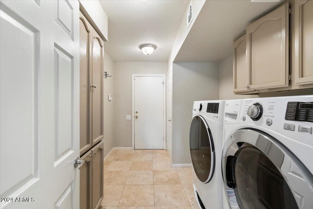 8631 E THOROUGHBRED Trail