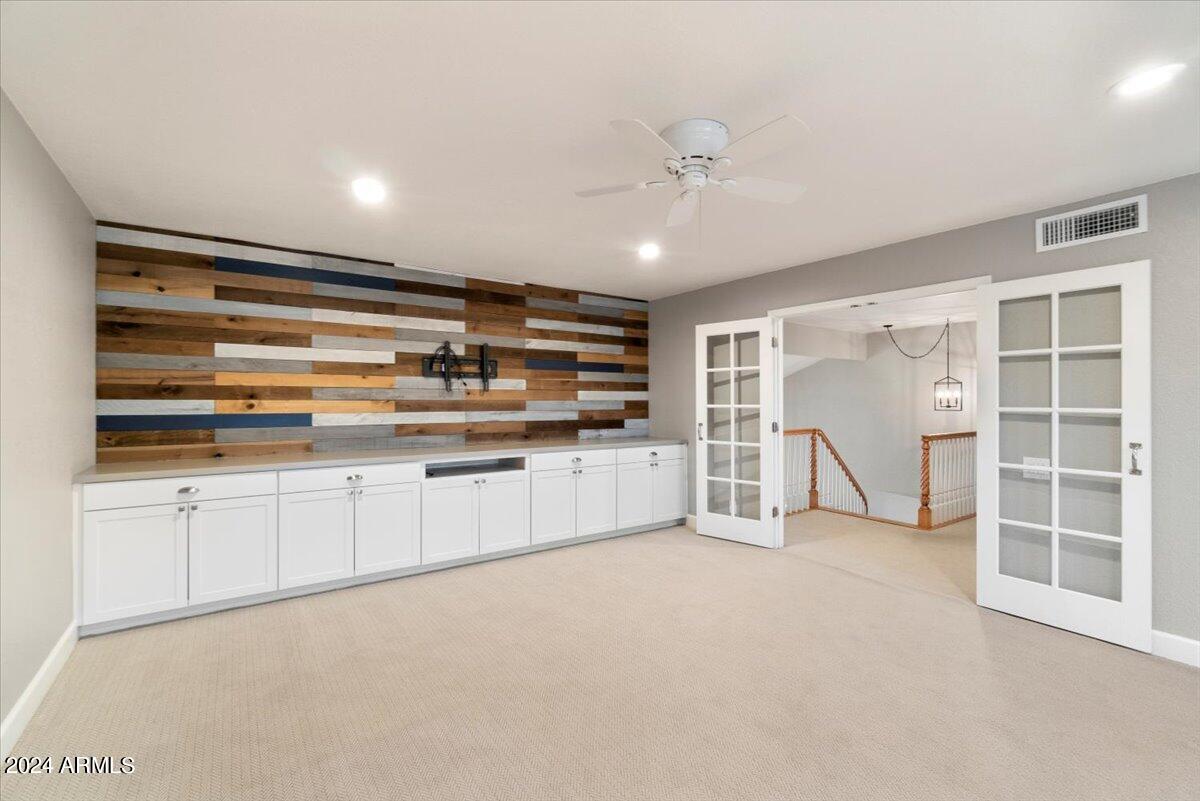 8631 E THOROUGHBRED Trail