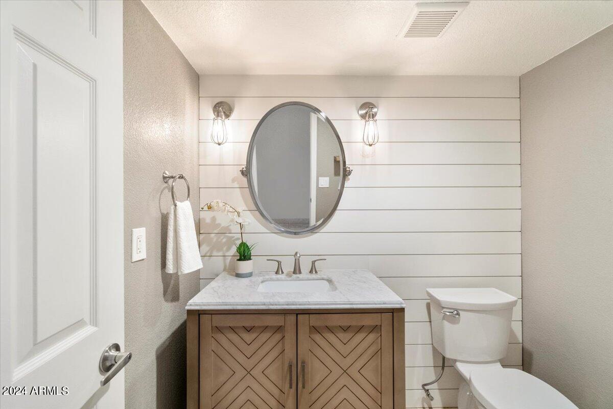 8631 E THOROUGHBRED Trail