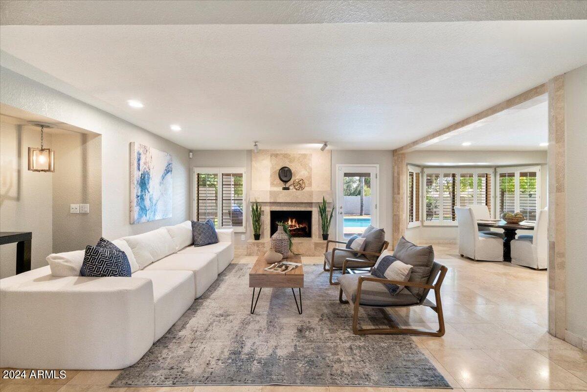 8631 E THOROUGHBRED Trail