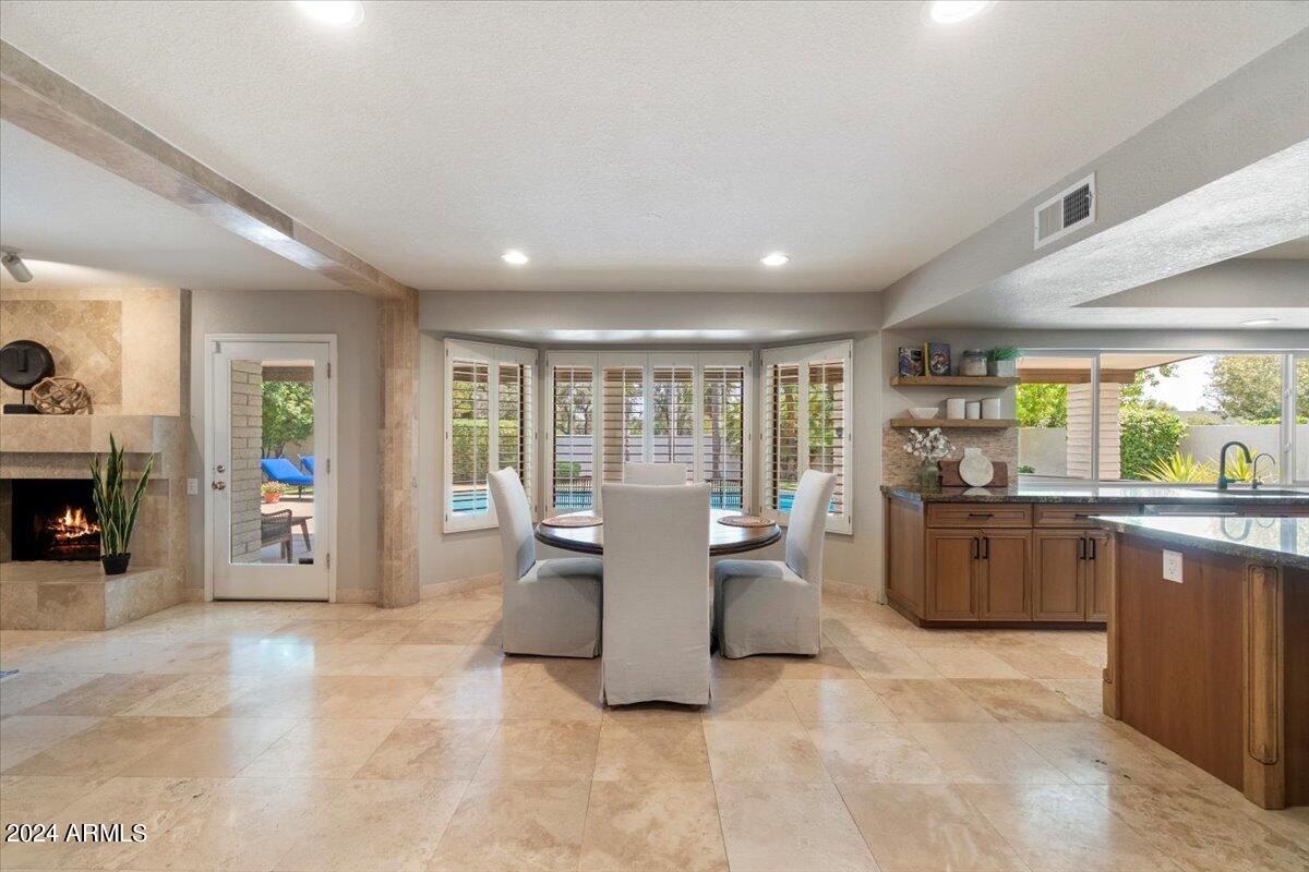 8631 E THOROUGHBRED Trail